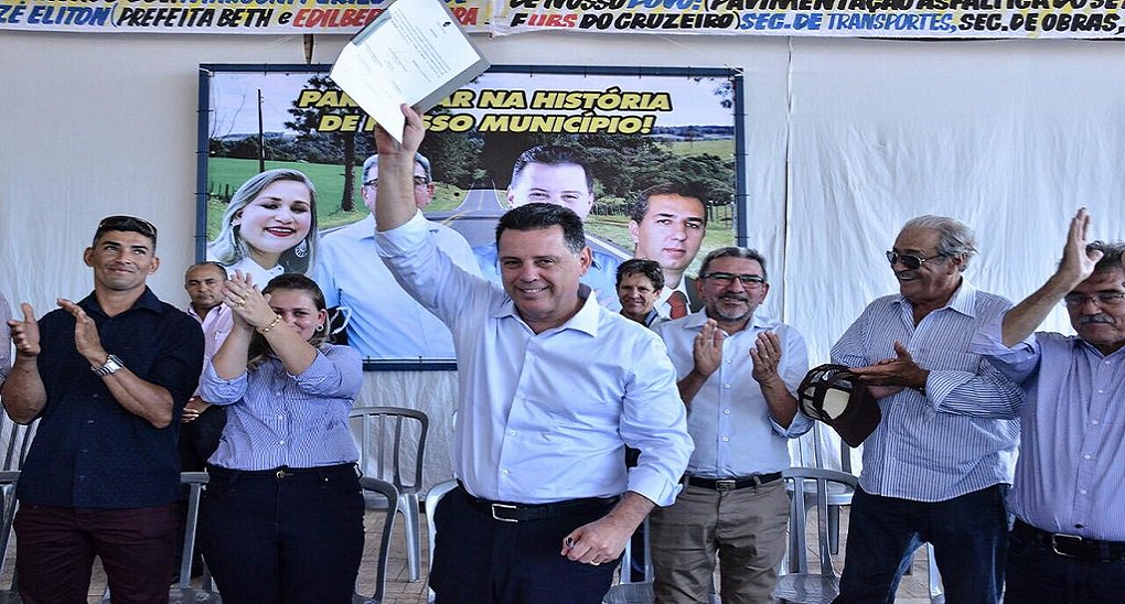 O governador Marconi Perillo afirma, na edição desta segunda-feira do jornal Folha de S.Paulo, que "o Brasil precisa de paz e não de incendiários", em referência a declarações feitas pelo ex-presidente Luiz Inácio Lula da Silva em viagem ao Nordeste, na semana passada; "O coração de Lula está cheio de ódio, e isso só leva à intolerância e à amnésia. O que precisamos, mais do que nunca, é trabalhar muito pela retomada do crescimento do Brasil", afirma o governador (Foto: José Barbacena) O governador Marconi Perillo afirma, na edição desta segunda-feira do jornal Folha de S.Paulo, que "o Brasil precisa de paz e não de incendiários", em referência a declarações feitas pelo ex-presidente Luiz Inácio Lula da Silva em viagem ao Nordeste, na semana passada; "O coração de Lula está cheio de ódio, e isso só leva à intolerância e à amnésia. O que precisamos, mais do que nunca, é trabalhar muito pela retomada do crescimento do Brasil", afirma o governador