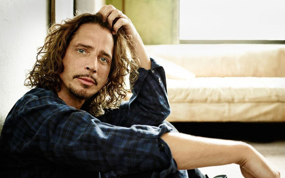 O músico norte-americano Chris Cornell (o primeiro da esq. para a dir., na foto), que conquistou fama como vocalista do Soundgarden e mais tarde do Audioslave, morreu em Detroit aos 52 anos de idade, informou seu representante; a família de Cornell irá trabalhar de perto com o médico legista para determinar a causa da morte, disse Brian Bumbery em comunicado
(Foto: Leonardo Lucena) O músico norte-americano Chris Cornell (o primeiro da esq. para a dir., na foto), que conquistou fama como vocalista do Soundgarden e mais tarde do Audioslave, morreu em Detroit aos 52 anos de idade, informou seu representante; a família de Cornell irá trabalhar de perto com o médico legista para determinar a causa da morte, disse Brian Bumbery em comunicado