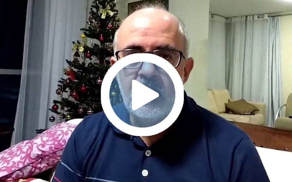 Médico Alexandre Motta diz que, apesar do fato de Michel Temer ter pedido propina de US$ 40 milhões à Odebrecht e de oito de seus ministros estarem sob investigação da Lava Jato, ele continua à frente do Executivo; "Porque ele não cai? A resposta é simples: a imprensa lhe dá sustentação a imprensa tira o foco. Desvia o foco da gravidade desta situação para Lula, apesar dos próprios delatores não dizerem como, nem quando, nem se Lula recebeu a alegada propina", afirma; assista (Foto: Paulo Emílio) Médico Alexandre Motta diz que, apesar do fato de Michel Temer ter pedido propina de US$ 40 milhões à Odebrecht e de oito de seus ministros estarem sob investigação da Lava Jato, ele continua à frente do Executivo; "Porque ele não cai? A resposta é simples: a imprensa lhe dá sustentação a imprensa tira o foco. Desvia o foco da gravidade desta situação para Lula, apesar dos próprios delatores não dizerem como, nem quando, nem se Lula recebeu a alegada propina", afirma; assista
