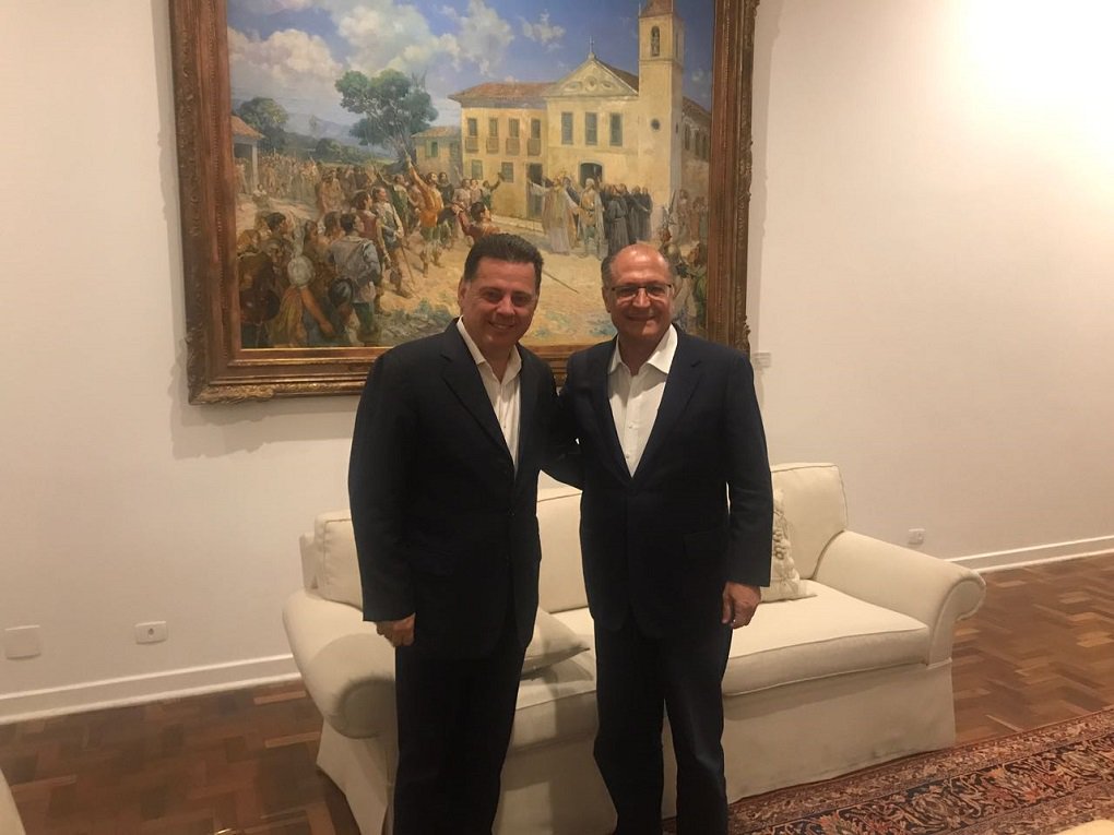 Governadores de São Paulo e de Goiás se encontraram na capital paulista na noite desta segunda-feira; oficialmente, a agenda aponta reunião administrativa, mas os dois tucanos são peças-chave no futuro do PSDB para 2018; Marconi Perillo é o nome favorito para assumir o partido no ano que vem e tem apoio do prefeito João Doria; Alckmin, por sua vez, segue na disputa para garantir sua candidatura a presidente da República, tendo agora Doria, seu antigo aliado, como o principal rival (Foto: José Barbacena) Governadores de São Paulo e de Goiás se encontraram na capital paulista na noite desta segunda-feira; oficialmente, a agenda aponta reunião administrativa, mas os dois tucanos são peças-chave no futuro do PSDB para 2018; Marconi Perillo é o nome favorito para assumir o partido no ano que vem e tem apoio do prefeito João Doria; Alckmin, por sua vez, segue na disputa para garantir sua candidatura a presidente da República, tendo agora Doria, seu antigo aliado, como o principal rival