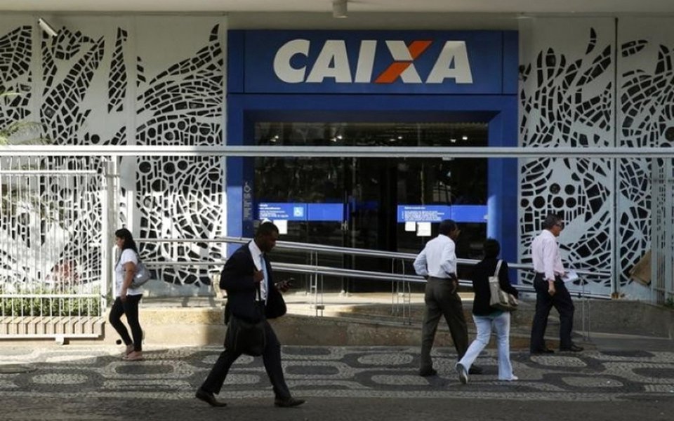 Caixa Seguridade Participações iniciou processo para escolha de parceiros estratégicos para atuar na rede de distribuição da Caixa Econômica Federal com a comercialização de produtos nos ramos de seguros e consórcios; objetivo é explorar a comercialização de seguros habitacional, de automóveis e riscos patrimoniais e diversos, além de consórcios, no "balcão Caixa" (Foto: Paulo Emílio) Caixa Seguridade Participações iniciou processo para escolha de parceiros estratégicos para atuar na rede de distribuição da Caixa Econômica Federal com a comercialização de produtos nos ramos de seguros e consórcios; objetivo é explorar a comercialização de seguros habitacional, de automóveis e riscos patrimoniais e diversos, além de consórcios, no "balcão Caixa"