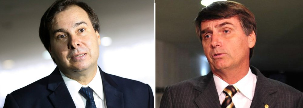 Presidente da Câmara, Rodrigo Maia (DEM-RJ), disse que apesar dos "méritos" do pré-candidato à Presidência da República Jair Bolsonaro (PSC-RJ) os partidos do "centro" sairão vencedores das eleições do próximo ano; "Bolsonaro, não tiro nenhum mérito dele, é muito competente, enxergou isso na frente dos outros", afirmou; "Mas é mais provável que Lula chegue ao segundo turno com o candidato do centro que Bolsonaro", completou; "As pessoas falam muito centro, centro, centro. Centro tem que ser esse espaço de diálogo e vai ser vencedor nas eleições no próximo ano", destacou (Foto: Paulo Emílio) Presidente da Câmara, Rodrigo Maia (DEM-RJ), disse que apesar dos "méritos" do pré-candidato à Presidência da República Jair Bolsonaro (PSC-RJ) os partidos do "centro" sairão vencedores das eleições do próximo ano; "Bolsonaro, não tiro nenhum mérito dele, é muito competente, enxergou isso na frente dos outros", afirmou; "Mas é mais provável que Lula chegue ao segundo turno com o candidato do centro que Bolsonaro", completou; "As pessoas falam muito centro, centro, centro. Centro tem que ser esse espaço de diálogo e vai ser vencedor nas eleições no próximo ano", destacou