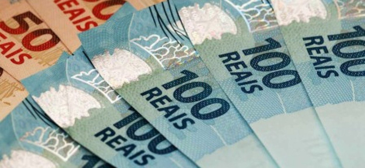 12.682 trabalhadores de Alagoas ainda não procuraram uma agência bancária para sacar o Abono Salarial do PIS/Pasep ano-base 2015, cuja data limite é 30 de junho; para sacar o Abono do PIS, o trabalhador que tem Cartão Cidadão e senha cadastrada pode se dirigir aos terminais de autoatendimento da Caixa ou a uma casa lotérica. Se não tiver o Cartão Cidadão, pode receber o abono em qualquer agência da Caixa mediante apresentação de documento de identificação (Foto: Voney Malta) 12.682 trabalhadores de Alagoas ainda não procuraram uma agência bancária para sacar o Abono Salarial do PIS/Pasep ano-base 2015, cuja data limite é 30 de junho; para sacar o Abono do PIS, o trabalhador que tem Cartão Cidadão e senha cadastrada pode se dirigir aos terminais de autoatendimento da Caixa ou a uma casa lotérica. Se não tiver o Cartão Cidadão, pode receber o abono em qualquer agência da Caixa mediante apresentação de documento de identificação