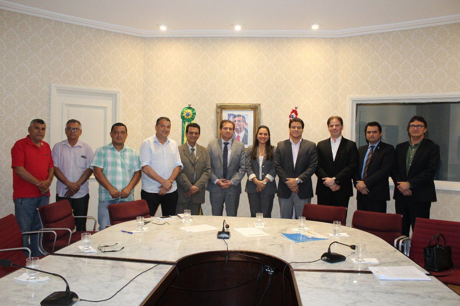 Mais quatro escolas do Programa Escola Digna serão construídas no Maranhão: em Açailândia, Buriticupu, Sítio Novo e Urbano Santos; a iniciativa faz parte do termo de compromisso firmado entre o Governo do Estado e a empresa Suzano Papel e Celulose; a tratativa, realizada por meio da Secretaria de Indústria, Comércio e Energia (Seinc), faz parte dos compromissos assumidos pela empresa ao anunciar a expansão da fábrica de celulose e a implantação de uma nova fábrica de papel sanitário na sua unidade de Imperatriz; de acordo com o governo, o investimento de mais de R$ 500 milhões no Maranhão possui dimensão social (Foto: Leonardo Lucena) Mais quatro escolas do Programa Escola Digna serão construídas no Maranhão: em Açailândia, Buriticupu, Sítio Novo e Urbano Santos; a iniciativa faz parte do termo de compromisso firmado entre o Governo do Estado e a empresa Suzano Papel e Celulose; a tratativa, realizada por meio da Secretaria de Indústria, Comércio e Energia (Seinc), faz parte dos compromissos assumidos pela empresa ao anunciar a expansão da fábrica de celulose e a implantação de uma nova fábrica de papel sanitário na sua unidade de Imperatriz; de acordo com o governo, o investimento de mais de R$ 500 milhões no Maranhão possui dimensão social