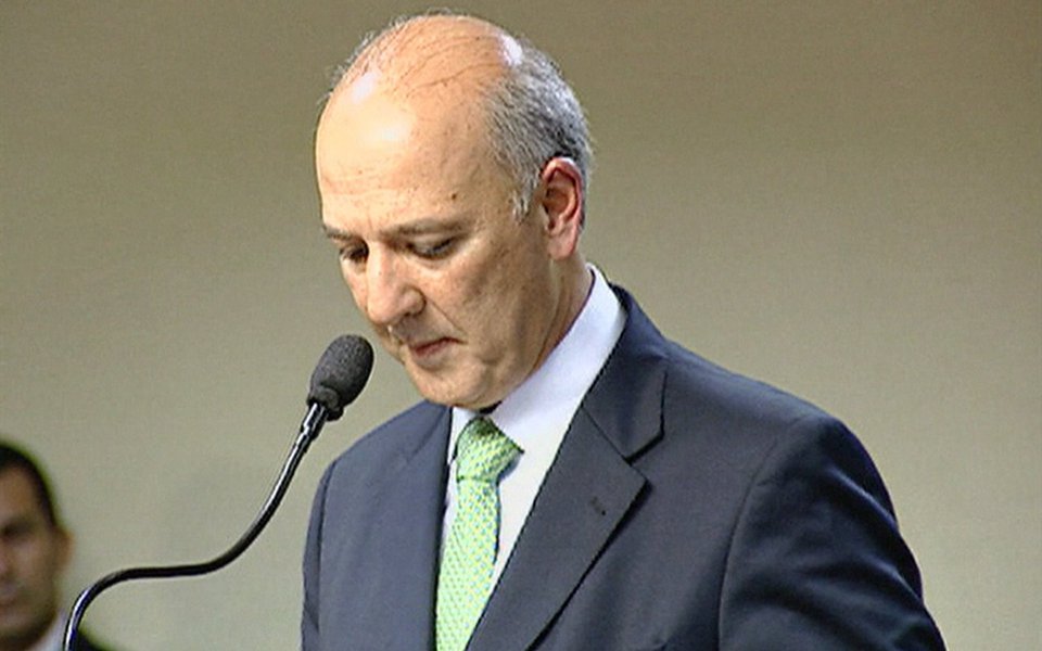 A Justiça do Distrito Federal absolveu o ex-governador José Roberto Arruda, que era acusado de fraude ao trazer a Brasília o amistoso entre a seleção brasileira e Portugal, em novembro de 2008; de acordo com a denúncia, Arruda e o governo dele cometeram crime ao contratar sem licitação a empresa Ailanto Marketing, que organizou o jogo; os investigadores também apontaram superfaturamento ao fechar o contrato (Foto: Leonardo Lucena) A Justiça do Distrito Federal absolveu o ex-governador José Roberto Arruda, que era acusado de fraude ao trazer a Brasília o amistoso entre a seleção brasileira e Portugal, em novembro de 2008; de acordo com a denúncia, Arruda e o governo dele cometeram crime ao contratar sem licitação a empresa Ailanto Marketing, que organizou o jogo; os investigadores também apontaram superfaturamento ao fechar o contrato