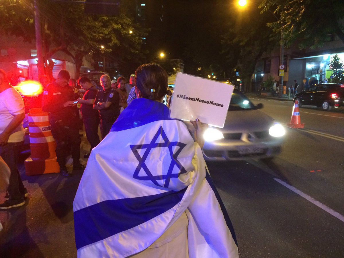 Quem exige (ou reivindica) a superioridade moral dos judeus devido à sua experiência histórica talvez não perceba, mas a ideia se sustenta na concepção fascista de que “a violência educa”; artigo de Daniel Douek, cientista social e mestre em Letras pelo programa de Estudos Judaicos e Árabes da USP (Foto: Leonardo Attuch) Quem exige (ou reivindica) a superioridade moral dos judeus devido à sua experiência histórica talvez não perceba, mas a ideia se sustenta na concepção fascista de que “a violência educa”; artigo de Daniel Douek, cientista social e mestre em Letras pelo programa de Estudos Judaicos e Árabes da USP