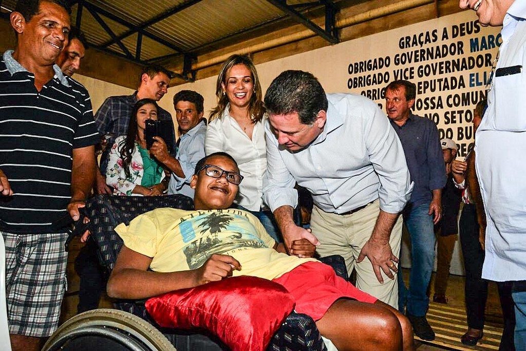 O governador de Goiás, Marconi Perillo, fez giro por seis cidades – Urutaí, Pires do Rio, São Miguel do Passa Quatro, Palmelo, Cristianópolis e Bela Vista de Goiás - para a assinatura de convênios do programa Goiás na Frente; “Eu faço política sem rancor, sem ódio, sem arrogância e sem autoritarismo”, disse o tucano; “O povo não tem culpa pela briga dos partidos ou desavenças de adversários. Ele quer e precisa ver suas reivindicações atendidas”, acrescentou (Foto: Leonardo Lucena) O governador de Goiás, Marconi Perillo, fez giro por seis cidades – Urutaí, Pires do Rio, São Miguel do Passa Quatro, Palmelo, Cristianópolis e Bela Vista de Goiás - para a assinatura de convênios do programa Goiás na Frente; “Eu faço política sem rancor, sem ódio, sem arrogância e sem autoritarismo”, disse o tucano; “O povo não tem culpa pela briga dos partidos ou desavenças de adversários. Ele quer e precisa ver suas reivindicações atendidas”, acrescentou