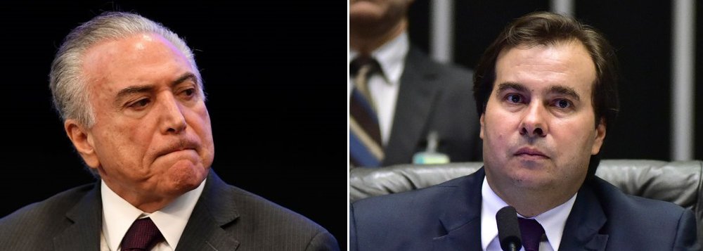 "Esse conflito entre o presidente da Câmara, dos Democratas, e ministros do governo Temer, do PMDB, mostra que a base de sustentação desse governo está desmoronando", diz o deputado Alessandro Molon (Rede-RJ); já o deputado Júlio Delgado, do PSB, disse que a baixa popularidade de Temer pode pesar na decisão dos colegas, além da possibilidade de novas delações; denúncia chegou à Câmara em meio a novas acusações do delator Lúcio Funaro, que disse ter certeza que o presidente Temer recebia propinas de um esquema do PMDB na Caixa Econômica (Foto: Aquiles Lins) "Esse conflito entre o presidente da Câmara, dos Democratas, e ministros do governo Temer, do PMDB, mostra que a base de sustentação desse governo está desmoronando", diz o deputado Alessandro Molon (Rede-RJ); já o deputado Júlio Delgado, do PSB, disse que a baixa popularidade de Temer pode pesar na decisão dos colegas, além da possibilidade de novas delações; denúncia chegou à Câmara em meio a novas acusações do delator Lúcio Funaro, que disse ter certeza que o presidente Temer recebia propinas de um esquema do PMDB na Caixa Econômica
