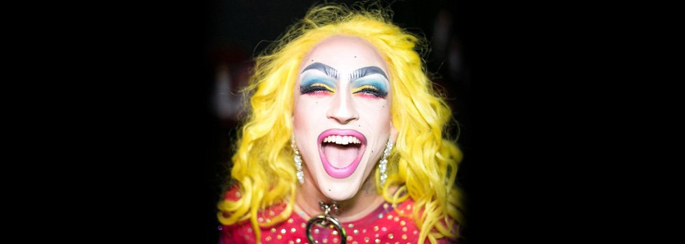 A drag queen Femmenino fez um vídeo para responder aos ataques machistas e homofóbicos sofridos por ela após ter entrevistado crianças em um colégio do Rio de Janeiro; publicado no Facebook do deputado Wadih Damous (PT-RJ), ela desmonta vários preconceitos dos internautas sobre gênero e sexualidade (Foto: Charles Nisz) A drag queen Femmenino fez um vídeo para responder aos ataques machistas e homofóbicos sofridos por ela após ter entrevistado crianças em um colégio do Rio de Janeiro; publicado no Facebook do deputado Wadih Damous (PT-RJ), ela desmonta vários preconceitos dos internautas sobre gênero e sexualidade