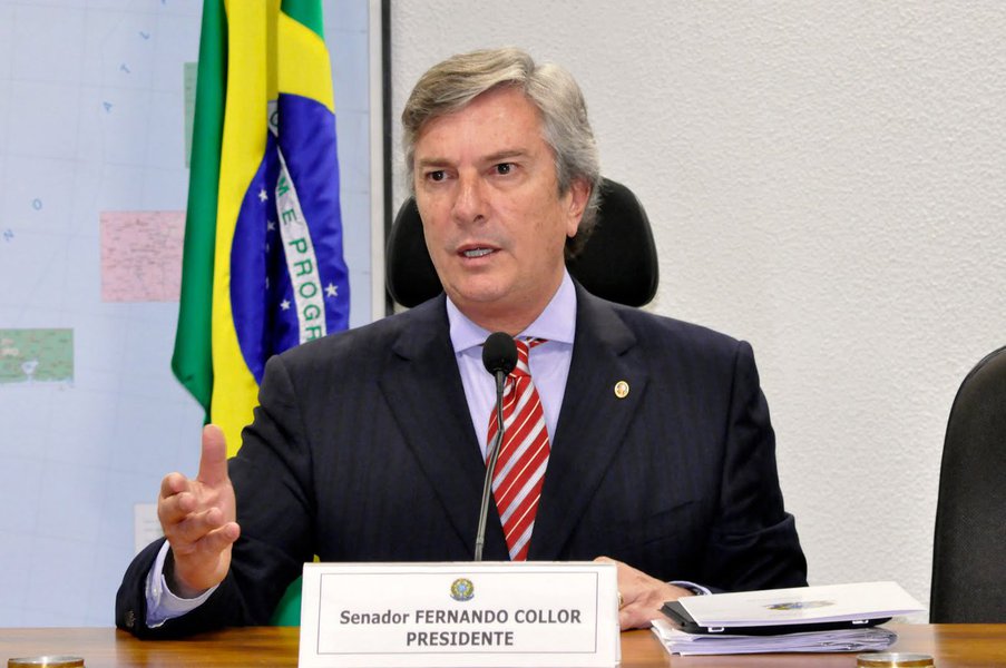 Durante reunião da Comissão de Relações Exteriores do Senado Federal, o senador Fernando Collor (PTC/AL) classificou como grave a evolução da crise política e institucional que o país enfrenta há quase uma semana; para ele, apesar das medidas heterodoxas que entidades de classe e partidos defendem diante da turbulência, o caminho para saída passa pela via política (Foto: Voney Malta) Durante reunião da Comissão de Relações Exteriores do Senado Federal, o senador Fernando Collor (PTC/AL) classificou como grave a evolução da crise política e institucional que o país enfrenta há quase uma semana; para ele, apesar das medidas heterodoxas que entidades de classe e partidos defendem diante da turbulência, o caminho para saída passa pela via política