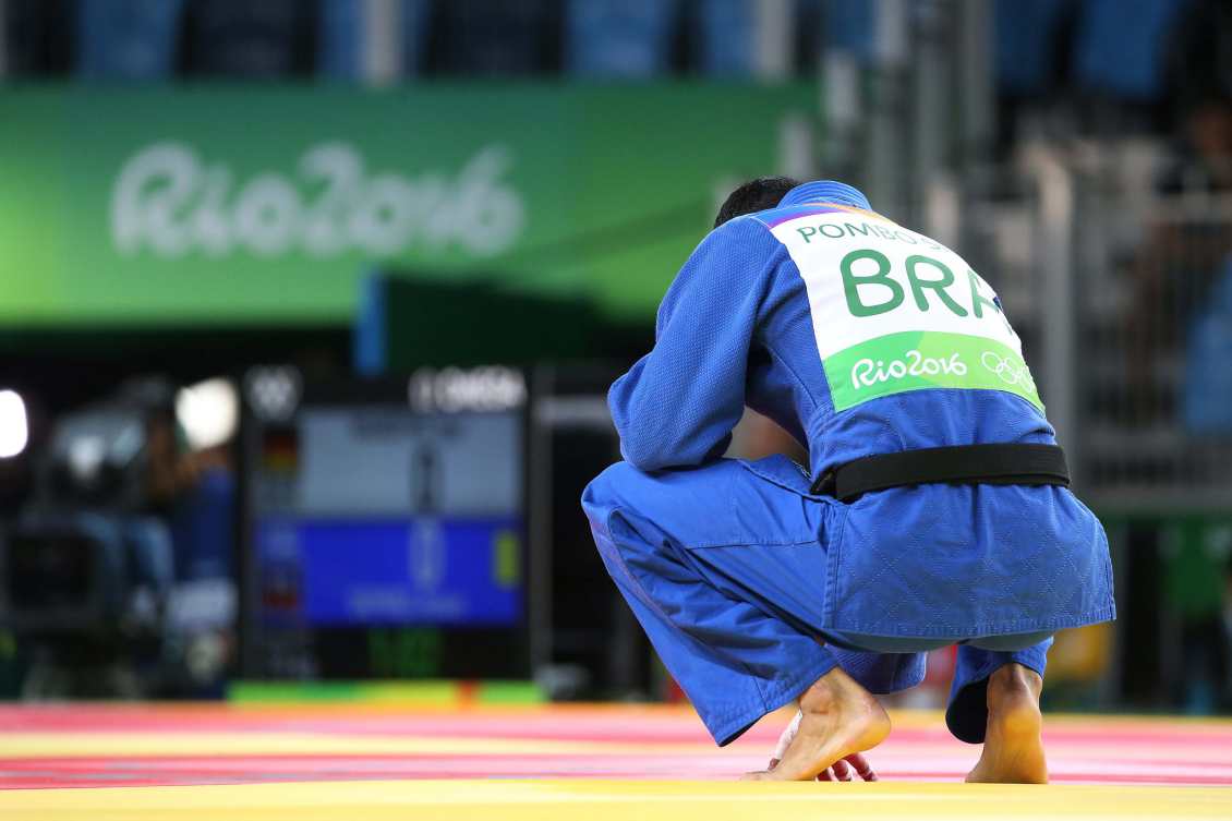 Governo de Michel Temer anuncia um corte de 87% no orçamento do Ministério do Esporte, que poderá acabar com o programa Bolsa Atleta; rubrica “preparação de atletas e capacitação de recursos humanos para o esporte de alto rendimento”, caiu de 56,6 milhões em 2017 para R$ 7,2 milhões na LOA de 2018; criado em 2005 pelo ex-presidente Lula e fortalecido no governo de Dilma Roussef, o bolsa Atleta é considerado um dos maiores programas de incentivo ao esporte; nos jogos olímpicos do Rio, dos 465 desportistas inscritos, 358 receberam o benefício (Foto: Charles Nisz) Governo de Michel Temer anuncia um corte de 87% no orçamento do Ministério do Esporte, que poderá acabar com o programa Bolsa Atleta; rubrica “preparação de atletas e capacitação de recursos humanos para o esporte de alto rendimento”, caiu de 56,6 milhões em 2017 para R$ 7,2 milhões na LOA de 2018; criado em 2005 pelo ex-presidente Lula e fortalecido no governo de Dilma Roussef, o bolsa Atleta é considerado um dos maiores programas de incentivo ao esporte; nos jogos olímpicos do Rio, dos 465 desportistas inscritos, 358 receberam o benefício