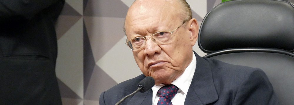 O senador João Alberto Souza (PMDB-MA), que deverá ser reconduzido à presidência do Conselho de Ética do Senado, afirmou que dará andamento à representação apresentada pela Rede Sustentabilidade e pelo PSOL contra o senador Aécio Neves (PSDB-MG); Alberto é aliado do ex-senador José Sarney, este por sua vez amigo de Aécio e conselheiro de Michel Temer; João Alberto disse que, depois de confirmado como presidente do Conselho, irá analisar os documentos para decidir se abre ou não um processo de cassação; Aécio foi gravado pedindo R$ 2 milhões à JBS (Foto: Leonardo Lucena) O senador João Alberto Souza (PMDB-MA), que deverá ser reconduzido à presidência do Conselho de Ética do Senado, afirmou que dará andamento à representação apresentada pela Rede Sustentabilidade e pelo PSOL contra o senador Aécio Neves (PSDB-MG); Alberto é aliado do ex-senador José Sarney, este por sua vez amigo de Aécio e conselheiro de Michel Temer; João Alberto disse que, depois de confirmado como presidente do Conselho, irá analisar os documentos para decidir se abre ou não um processo de cassação; Aécio foi gravado pedindo R$ 2 milhões à JBS