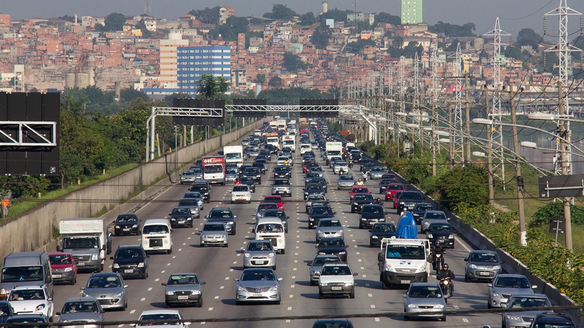 Aumento de velocidade nas marginais Tietê e Pinheiros, implantado pelo prefeito João Doria (PSDB) no dia 25 de janeiro, fez triplicar o número de atendimentos registrados pelo Serviço de Atendimento Móvel de Urgência (Samu); entre 25 de janeiro e 10 de março deste ano, o Samu realizou 186 atendimentos nas duas rodovias, um incremento de 186,2% em comparação ao mesmo período do ano passado, quando foram apontados 65 atendimentos; marginal Tietê lidera número de ocorrências (Foto: Paulo Emílio) Aumento de velocidade nas marginais Tietê e Pinheiros, implantado pelo prefeito João Doria (PSDB) no dia 25 de janeiro, fez triplicar o número de atendimentos registrados pelo Serviço de Atendimento Móvel de Urgência (Samu); entre 25 de janeiro e 10 de março deste ano, o Samu realizou 186 atendimentos nas duas rodovias, um incremento de 186,2% em comparação ao mesmo período do ano passado, quando foram apontados 65 atendimentos; marginal Tietê lidera número de ocorrências