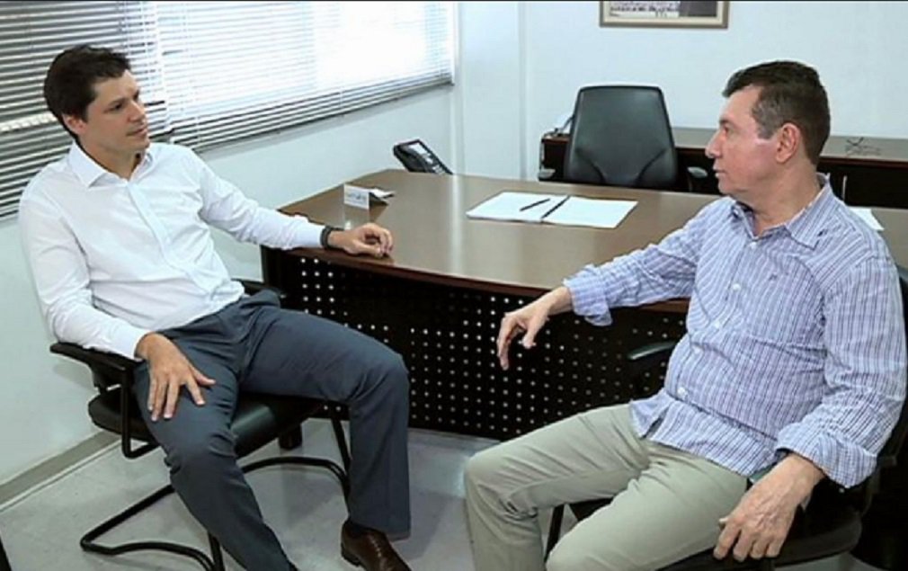 Depois de prefeitos criticarem publicamente a paralisa do partido na agenda de discussões para a eleição de 2018, o deputado estadual José Nelto resolveu pressionar o presidente da sigla, Daniel Vilela; Nelto assume que o filho de Maguito é o pré-candidato ao governo de Goiás, porém precisa se livrar das acusações na Operação Lava Jato; Daniel foi delatado por executivos da Odebrecht; ele é acusado de receber dinheiro vai caixa 2 em campanha; "Quem tem que resolver essa questão é ele com os advogados dele, nós não temos como, ninguém tem poder sobre a Operação Lava Jato. Torcemos para que ele resolva e viabilize sua candidatura, mas o partido não pode ir pro suicídio", alertou Nelto (Foto: José Barbacena) Depois de prefeitos criticarem publicamente a paralisa do partido na agenda de discussões para a eleição de 2018, o deputado estadual José Nelto resolveu pressionar o presidente da sigla, Daniel Vilela; Nelto assume que o filho de Maguito é o pré-candidato ao governo de Goiás, porém precisa se livrar das acusações na Operação Lava Jato; Daniel foi delatado por executivos da Odebrecht; ele é acusado de receber dinheiro vai caixa 2 em campanha; "Quem tem que resolver essa questão é ele com os advogados dele, nós não temos como, ninguém tem poder sobre a Operação Lava Jato. Torcemos para que ele resolva e viabilize sua candidatura, mas o partido não pode ir pro suicídio", alertou Nelto