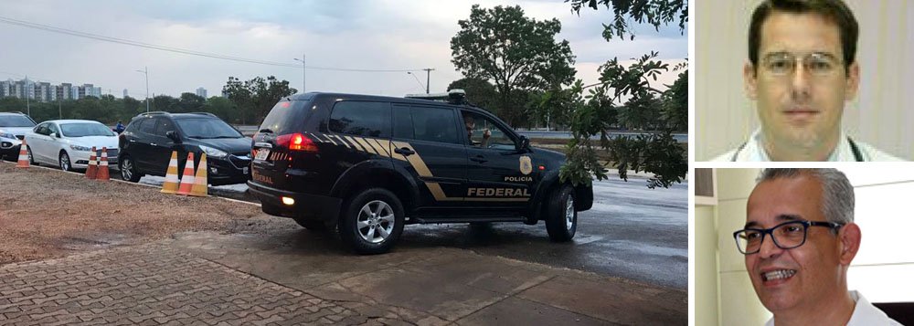 O juiz federal João Paulo Abe decretou na noite desta quinta-feira, 9, a prisão preventiva dos cardiologistas Ibsen Trindade e Andres Gustavo Sanchez Esteva, principais investigados na operação Marcapasso, que apura fraudes em licitações na aquisição de órtese, próteses e materiais especiais; na decisão, o magistrado afirma que, em liberdade, os dois médicos poderão 'não apenas destruir provas ainda não apreendidas, como também coordenar a atuação dos demais membros'; "Não há dúvidas acerca da existência da materialidade em relação aos crimes, sendo fortes, outrossim, os elementos indicativos de sua autoria em relação aos custodiados", anotou o juiz (Foto: Charles Nisz) O juiz federal João Paulo Abe decretou na noite desta quinta-feira, 9, a prisão preventiva dos cardiologistas Ibsen Trindade e Andres Gustavo Sanchez Esteva, principais investigados na operação Marcapasso, que apura fraudes em licitações na aquisição de órtese, próteses e materiais especiais; na decisão, o magistrado afirma que, em liberdade, os dois médicos poderão 'não apenas destruir provas ainda não apreendidas, como também coordenar a atuação dos demais membros'; "Não há dúvidas acerca da existência da materialidade em relação aos crimes, sendo fortes, outrossim, os elementos indicativos de sua autoria em relação aos custodiados", anotou o juiz