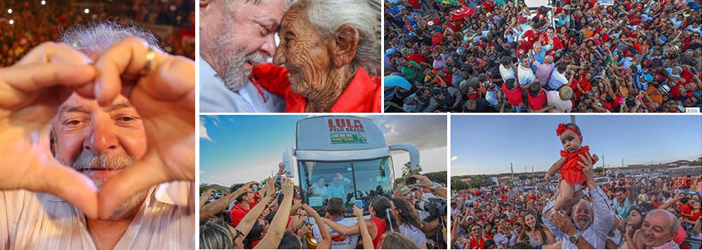 A caravana de Lula pelo Nordeste ganha ares de procissão. A luzes dos “flashes” dos celulares ganham cores de velas acesas de esperança. Outras luzes, as de alarme, acenderam-se nos salões; leia o artigo de Fernando Brito, editor do Tijolaço (Foto: Leonardo Attuch) A caravana de Lula pelo Nordeste ganha ares de procissão. A luzes dos “flashes” dos celulares ganham cores de velas acesas de esperança. Outras luzes, as de alarme, acenderam-se nos salões; leia o artigo de Fernando Brito, editor do Tijolaço