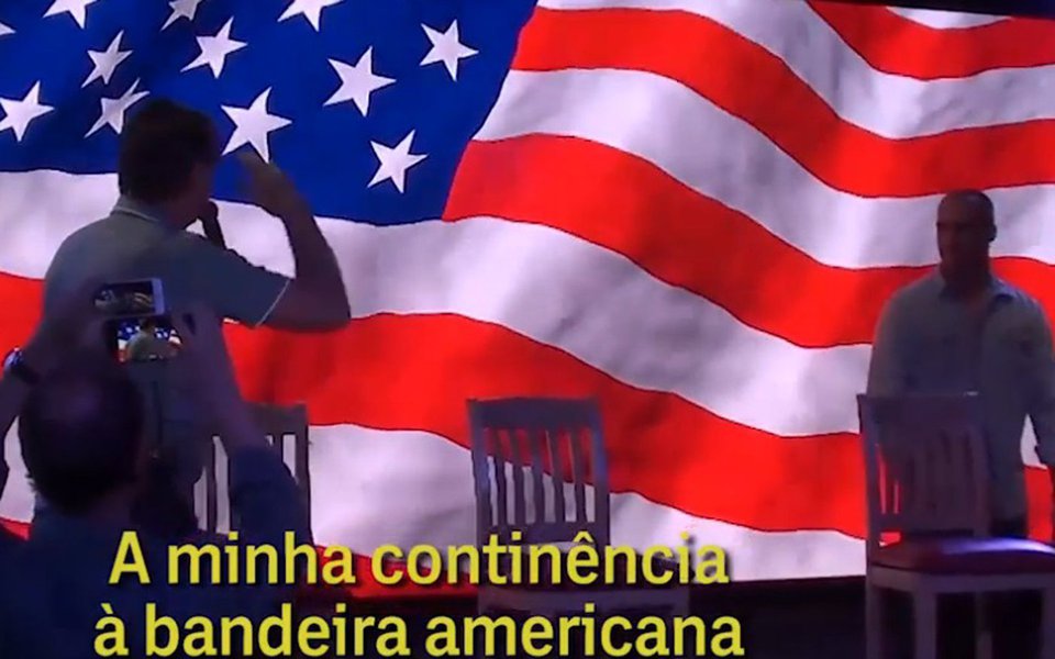 "Quem sabe não vai ensinar as criancinhas trocarem o verde-amarelo logo pelo branco-azul-vermelho. Afinal, também tem estrelinha, não é?", questiona Fernando Brito, editor do Tijolaço; "E estes sujeitos vêm falar em patriotismo. Se o Brasil fosse mais perto da Coreia do Norte já oferece um enclave para servir de base militar nuclear para o Trump" (Foto: Leonardo Attuch) "Quem sabe não vai ensinar as criancinhas trocarem o verde-amarelo logo pelo branco-azul-vermelho. Afinal, também tem estrelinha, não é?", questiona Fernando Brito, editor do Tijolaço; "E estes sujeitos vêm falar em patriotismo. Se o Brasil fosse mais perto da Coreia do Norte já oferece um enclave para servir de base militar nuclear para o Trump"