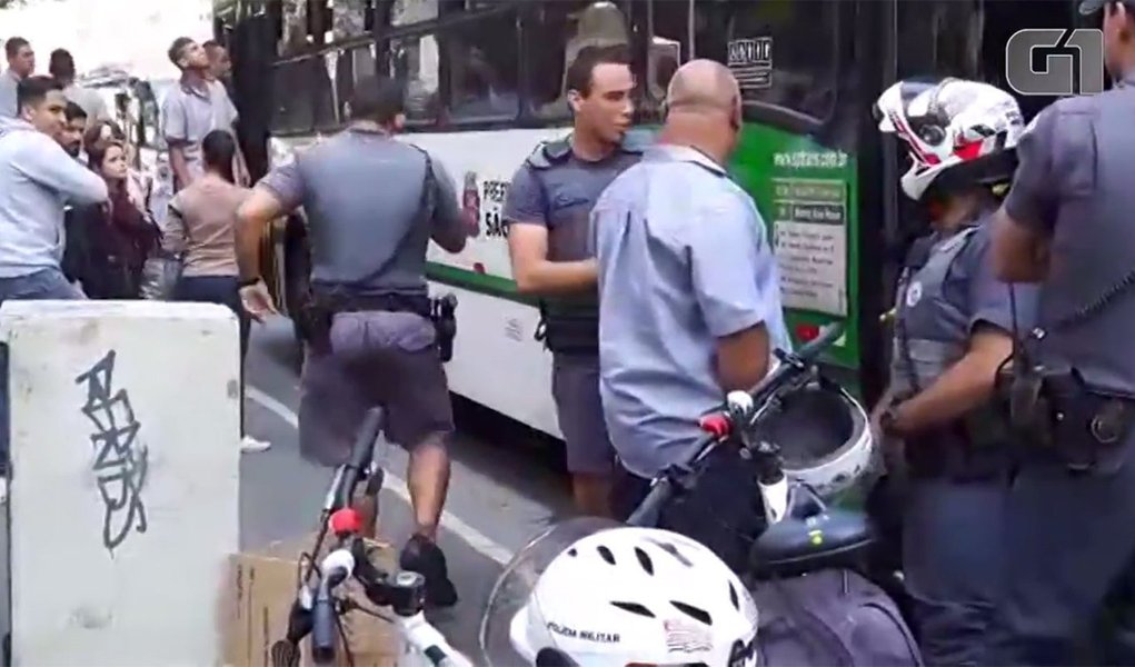 Tânia Maria de Oliveira, advogada e militante feminista de Brasília, oferece uma visão diferente sobre o caso do abusador que ejaculou em uma moça dentro de um ônibus na Avenida Paulista na última terça-feira 29; para Tânia, a prisão preventiva não soluciona o caso; ela lembra que, em sua decisão, o juiz fala que o acusado precisa de tratamento psiquiátrico; ela também relembra a atuação do juiz em outros casos, em que a decisão também não foi pela prisão - como de imigrantes palestinas presas após confronto com militantes xenófobos (Foto: Charles Nisz) Tânia Maria de Oliveira, advogada e militante feminista de Brasília, oferece uma visão diferente sobre o caso do abusador que ejaculou em uma moça dentro de um ônibus na Avenida Paulista na última terça-feira 29; para Tânia, a prisão preventiva não soluciona o caso; ela lembra que, em sua decisão, o juiz fala que o acusado precisa de tratamento psiquiátrico; ela também relembra a atuação do juiz em outros casos, em que a decisão também não foi pela prisão - como de imigrantes palestinas presas após confronto com militantes xenófobos