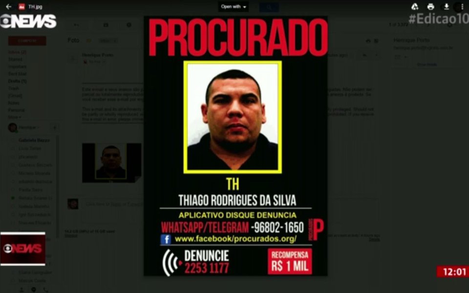 A Polícia Militar (PM) prendeu um dos homens mais procurados pelo roubo de cargas que chegam ao Rio de Janeiro por estradas federais que cortam o município, como a Rodovia Presidente Dutra e a Rio-Juiz de Fora; policiais militares do 41º Batalhão da PM, do bairro de Irajá, receberam uma denúncia anônima e conseguiram prender Thiago Rodrigues da Silva, conhecido como TH; ele foi preso com um fuzil automático na localidade da Quitanda, no Complexo da Pedreira; o criminoso é um dos principais líderes de quadrilhas de roubos de carga e tráfico de drogas que atuam na região (Foto: Leonardo Lucena) A Polícia Militar (PM) prendeu um dos homens mais procurados pelo roubo de cargas que chegam ao Rio de Janeiro por estradas federais que cortam o município, como a Rodovia Presidente Dutra e a Rio-Juiz de Fora; policiais militares do 41º Batalhão da PM, do bairro de Irajá, receberam uma denúncia anônima e conseguiram prender Thiago Rodrigues da Silva, conhecido como TH; ele foi preso com um fuzil automático na localidade da Quitanda, no Complexo da Pedreira; o criminoso é um dos principais líderes de quadrilhas de roubos de carga e tráfico de drogas que atuam na região