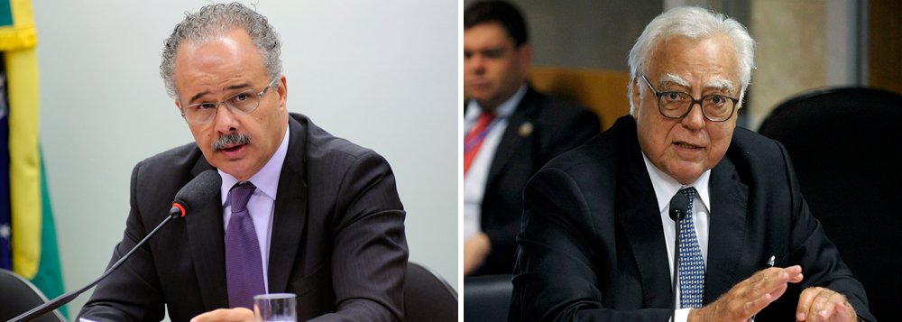 A delação da JBS, que atingiu em cheio Michel Temer e Aécio Neves, ferindo também grandes partidos como o PMDB e o PSDB, alterou os interesses dos partidos na reforma política; antes do tsunami de Joesley Batista, tudo se encaminhava, no Congresso, para a aprovação de uma reforma política que tinha como pilares o voto em lista fechada e o financiamento público de campanhas; agora a tendência é aprovar o “distritão”, sistema pelo qual são eleitos os mais votados em cada estado; proposta de emenda constitucional do deputado Miro Teixeira (Rede-RJ), neste sentido, obteve ontem o apoio de mais de 350 deputados; em entrevista à jornalista Tereza Cruvinel, o relator da reforma política, deputado Vicente Cândido (PT-SP), fala desta mudança do vento e das perspectivas de aprovação da reforma (Foto: Tereza Cruvinel) A delação da JBS, que atingiu em cheio Michel Temer e Aécio Neves, ferindo também grandes partidos como o PMDB e o PSDB, alterou os interesses dos partidos na reforma política; antes do tsunami de Joesley Batista, tudo se encaminhava, no Congresso, para a aprovação de uma reforma política que tinha como pilares o voto em lista fechada e o financiamento público de campanhas; agora a tendência é aprovar o “distritão”, sistema pelo qual são eleitos os mais votados em cada estado; proposta de emenda constitucional do deputado Miro Teixeira (Rede-RJ), neste sentido, obteve ontem o apoio de mais de 350 deputados; em entrevista à jornalista Tereza Cruvinel, o relator da reforma política, deputado Vicente Cândido (PT-SP), fala desta mudança do vento e das perspectivas de aprovação da reforma