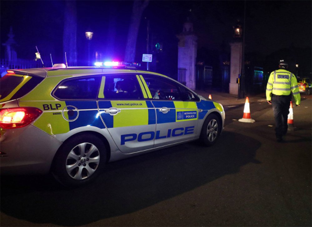 Um homem gritando “Allahu Akbar” (deus é grande) atacou com uma espada dois policiais do lado de fora do palácio de Buckingham na noite de sexta-feira, disse a polícia britânica (Foto: Leonardo Attuch) Um homem gritando “Allahu Akbar” (deus é grande) atacou com uma espada dois policiais do lado de fora do palácio de Buckingham na noite de sexta-feira, disse a polícia britânica