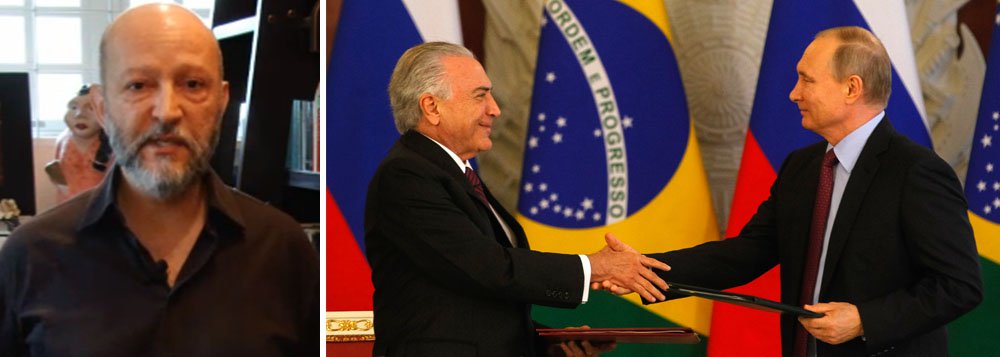 "Ele assinou o acordo bilateral sem levar em conta que seus compromissos podem ficar velhos em dois minutos. Ou em duas delações premiadas. Quando terminar sua viagem, Temer retornará não apenas ao Brasil, mas à realidade de um país em que o próprio presidente é acusado de corrupção", comenta o jornalista; ele ironiza ainda ao dizer que "o PMDB desenvolveu uma forma inconsciente de desnudar a corrupção. Desvenda os crimes praticando-os em proporções tão amazônicas que ficou impossível não perceber as pistas" (Foto: Gisele Federicce) "Ele assinou o acordo bilateral sem levar em conta que seus compromissos podem ficar velhos em dois minutos. Ou em duas delações premiadas. Quando terminar sua viagem, Temer retornará não apenas ao Brasil, mas à realidade de um país em que o próprio presidente é acusado de corrupção", comenta o jornalista; ele ironiza ainda ao dizer que "o PMDB desenvolveu uma forma inconsciente de desnudar a corrupção. Desvenda os crimes praticando-os em proporções tão amazônicas que ficou impossível não perceber as pistas"