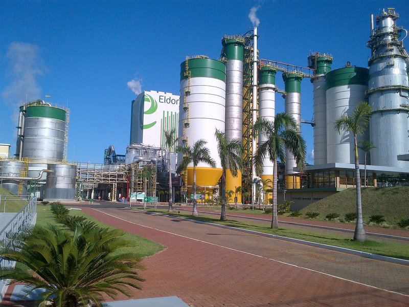 Após semanas de boatos sobre quem iria adquirir a Eldorado Celulose, a J&F, dos empresários Joesley e Welsey Batista, anunciou neste sábado (2) a venda da empresa para o grupo holandês Paper Excellence por R$ 15 bilhões; muitos rumores chegaram a apontar que a Fibria ou a Suzano poderiam ser as compradoras da companhia (Foto: Gisele Federicce) Após semanas de boatos sobre quem iria adquirir a Eldorado Celulose, a J&F, dos empresários Joesley e Welsey Batista, anunciou neste sábado (2) a venda da empresa para o grupo holandês Paper Excellence por R$ 15 bilhões; muitos rumores chegaram a apontar que a Fibria ou a Suzano poderiam ser as compradoras da companhia