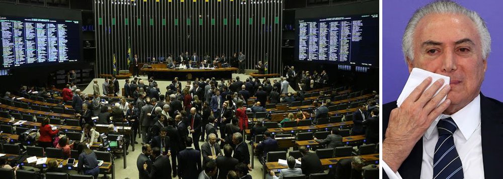 Na reta final para a votação da segunda denúncia contra Michel Temer pelo plenário da Câmara dos Deputados, o Palácio do Planalto concentra esforços em garantir quórum para votar o tema na quarta-feira e assegurar o mesmo número de votos da primeira denúncia, e avisou aos parlamentares que, desta vez, as consequências de votar contra o presidente serão mais duras (Foto: Gisele Federicce) Na reta final para a votação da segunda denúncia contra Michel Temer pelo plenário da Câmara dos Deputados, o Palácio do Planalto concentra esforços em garantir quórum para votar o tema na quarta-feira e assegurar o mesmo número de votos da primeira denúncia, e avisou aos parlamentares que, desta vez, as consequências de votar contra o presidente serão mais duras