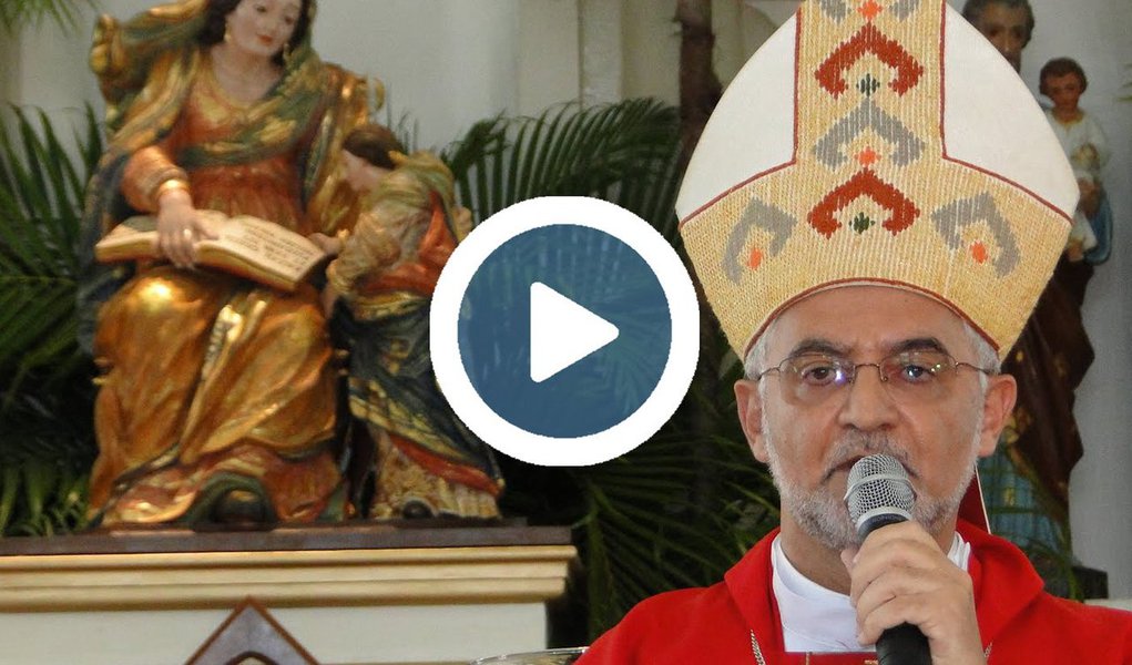 Greve Geral que deve paralisar o Brasil próxima sexta-feira, 28, ganhou reforço de membros da igreja Católica; na Paraíba, o arcebispo dom Manoel Delson Pedreira da Cruz, que foi anunciado pelo Vaticano no início do mês passado como novo arcebispo do estado, gravou uma mensagem convocando a população para participar das manifestações contra a reforma da Previdência; "Sabemos que esta reforma implica em tirar direitos adquiridos dos trabalhadores e assegurados na Constituição de 1988", diz com Manoel. "Convocamos todos os trabalhadores a participarem desta grande manifestação, dizendo a palavra que o povo não aceita a reforma da Previdência nos termos que estão anunciando", afirmou o arcebispo (Foto: Aquiles Lins) Greve Geral que deve paralisar o Brasil próxima sexta-feira, 28, ganhou reforço de membros da igreja Católica; na Paraíba, o arcebispo dom Manoel Delson Pedreira da Cruz, que foi anunciado pelo Vaticano no início do mês passado como novo arcebispo do estado, gravou uma mensagem convocando a população para participar das manifestações contra a reforma da Previdência; "Sabemos que esta reforma implica em tirar direitos adquiridos dos trabalhadores e assegurados na Constituição de 1988", diz com Manoel. "Convocamos todos os trabalhadores a participarem desta grande manifestação, dizendo a palavra que o povo não aceita a reforma da Previdência nos termos que estão anunciando", afirmou o arcebispo