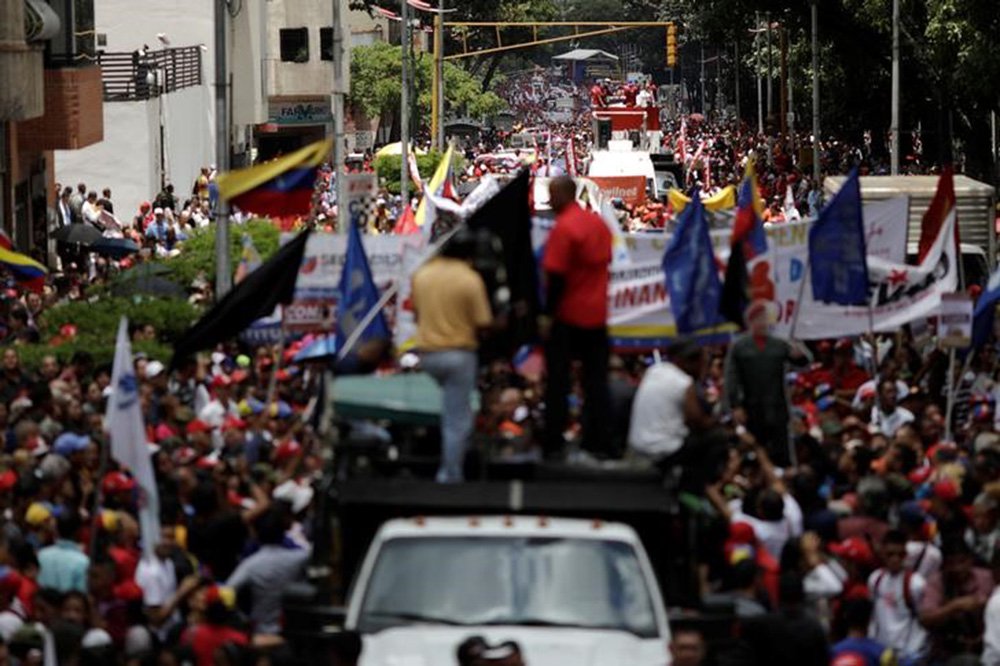 Manifestantes pró-governo fazem passeata em Caracas 7/8/2017 REUTERS/Ueslei Marcelino (Foto: Gisele Federicce) Manifestantes pró-governo fazem passeata em Caracas 7/8/2017 REUTERS/Ueslei Marcelino