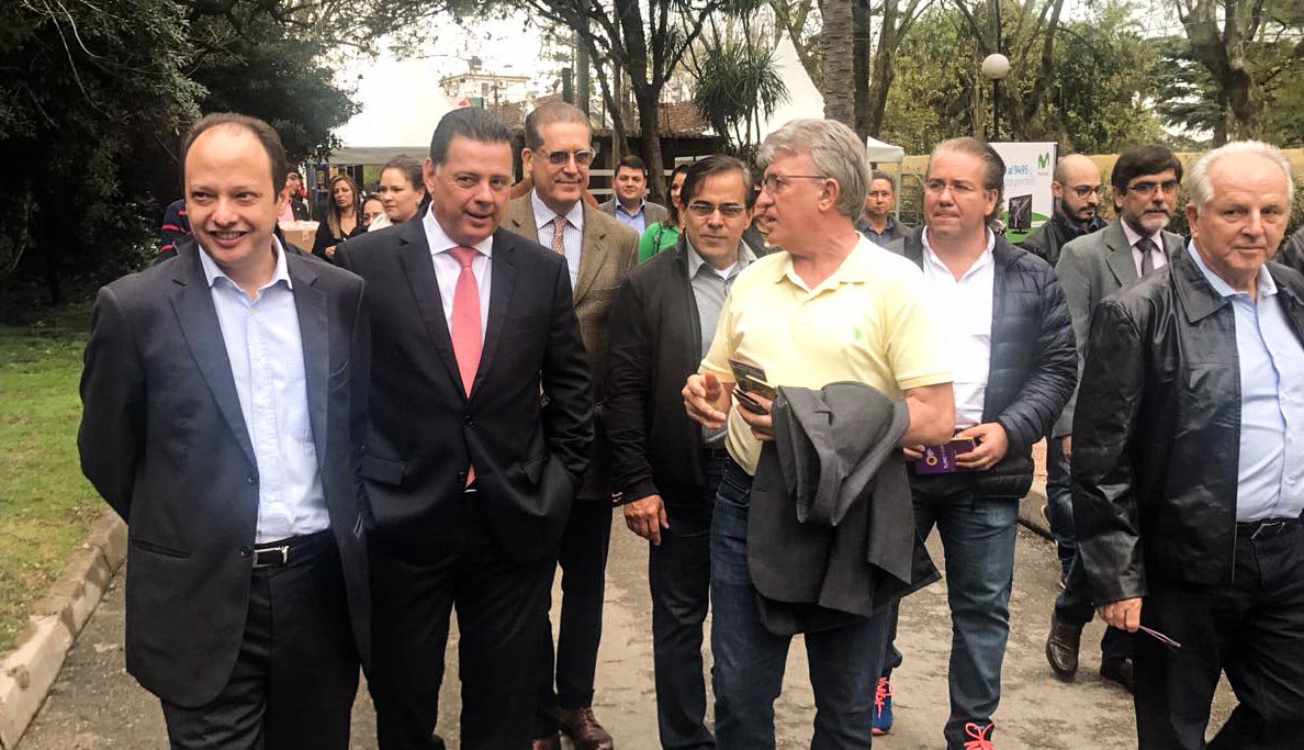 O governador Marconi Perillo afirmou, ao encerrar a intensa de trabalho de dois dias da Missão Comercial do Governo de Goiás no Uruguai, que a "excelente receptividade" das autoridades e dos empresários do país sul-americano mostra "o grande potencial" de expansão das relações bilaterais com o Estado a partir e agora; Marconi destacou os encontros com autoridades de diferentes áreas de governo e os contatos com investidores durante a missão (Foto: José Barbacena) O governador Marconi Perillo afirmou, ao encerrar a intensa de trabalho de dois dias da Missão Comercial do Governo de Goiás no Uruguai, que a "excelente receptividade" das autoridades e dos empresários do país sul-americano mostra "o grande potencial" de expansão das relações bilaterais com o Estado a partir e agora; Marconi destacou os encontros com autoridades de diferentes áreas de governo e os contatos com investidores durante a missão
