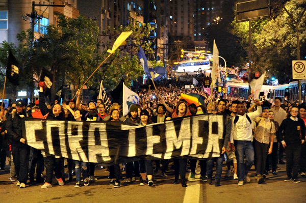 A saída política para a crise que vive o Brasil é, sim, por eleições diretas. Devolver ao povo a decisão soberana sobre o futuro novo governante (Foto: Jandira Feghali) A saída política para a crise que vive o Brasil é, sim, por eleições diretas. Devolver ao povo a decisão soberana sobre o futuro novo governante
