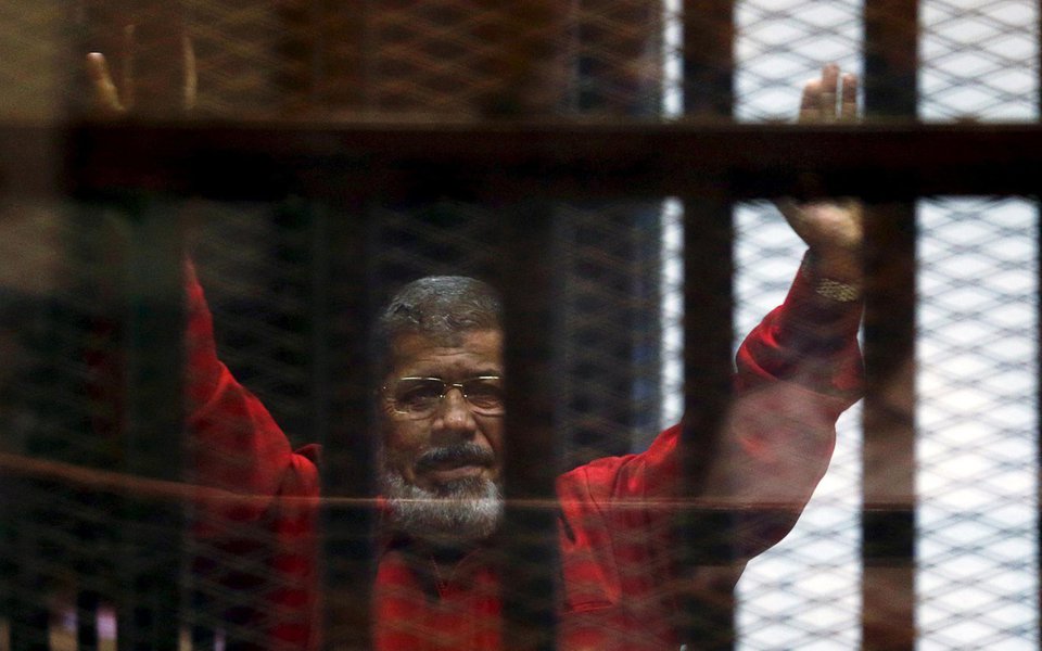O Tribunal de Cassação do Egito confirmou neste sábado, 16, de forma definitiva, a pena de prisão perpétua para o ex-presidente do país Mohamed Mursi; ele e outros membros do seu partido, a Irmandade Muçulmana, foram acusados de transmitir informações sigilosas militares para o Catar, a fim de enfraquecer o Estado egípcio (Foto: Leonardo Attuch) O Tribunal de Cassação do Egito confirmou neste sábado, 16, de forma definitiva, a pena de prisão perpétua para o ex-presidente do país Mohamed Mursi; ele e outros membros do seu partido, a Irmandade Muçulmana, foram acusados de transmitir informações sigilosas militares para o Catar, a fim de enfraquecer o Estado egípcio