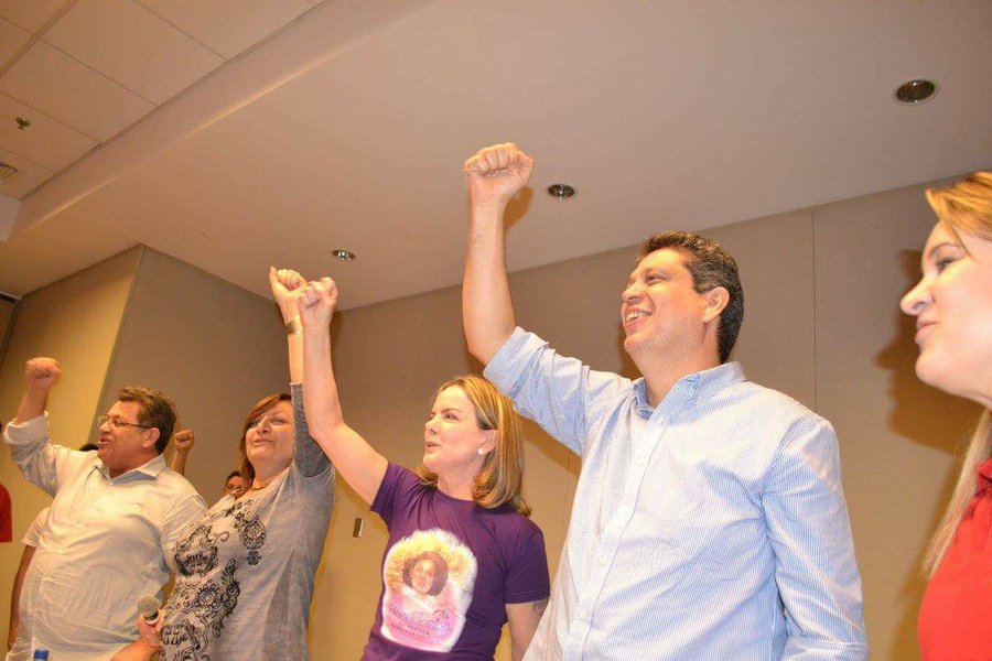 Secretário nacional de Finanças e Planejamento do PT, Márcio Macêdo, comemorou a eleição da senadora Gleisi Hoffman (PR) para presidir alegenda pelos próximos dois anos; Macêdo, que desistiu da disputa em nome da unidade partidária, afirmou que a vitória de Gleisi "entrará para a história da política brasileira, pois o maior partido do país elegeu uma presidenta" (Foto: Paulo Emílio) Secretário nacional de Finanças e Planejamento do PT, Márcio Macêdo, comemorou a eleição da senadora Gleisi Hoffman (PR) para presidir alegenda pelos próximos dois anos; Macêdo, que desistiu da disputa em nome da unidade partidária, afirmou que a vitória de Gleisi "entrará para a história da política brasileira, pois o maior partido do país elegeu uma presidenta"