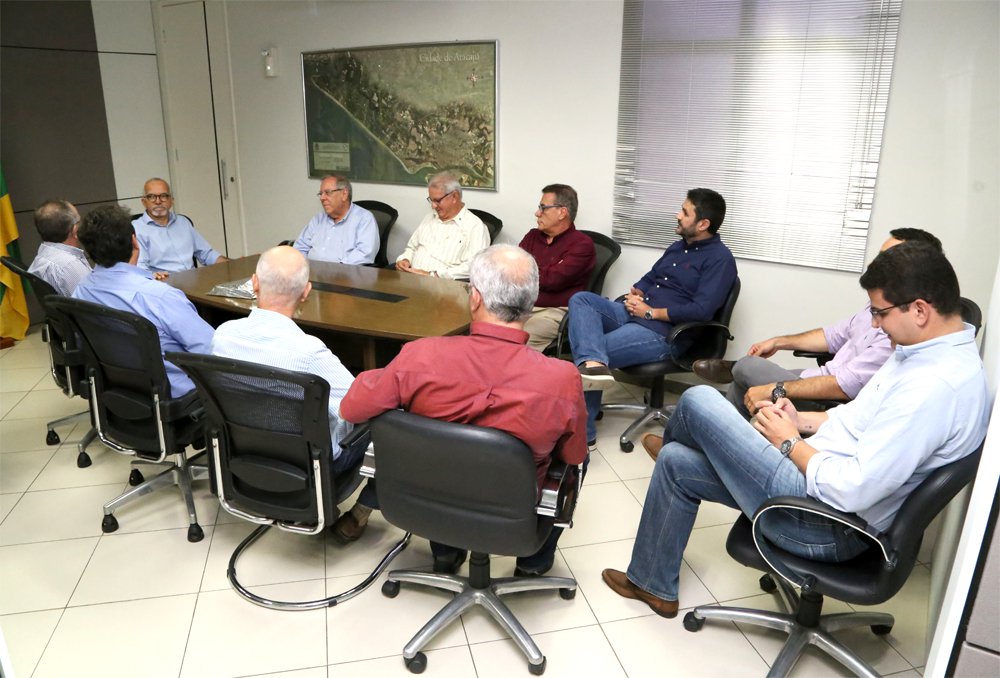 Na manhã desta terça-feira (29), o prefeito de Aracaju, Edvaldo Nogueira (PCdoB-SE) apresentou o plano estratégico da cidade, com foco no Plano de Obras para a capital; na reunião com a direção do Sindicato da Indústria da Construção Civil de Sergipe (Sinduscon-SE),o prefeito comentou sobre a retomada de 21 obras, orçadas em R$ 290 milhões (Foto: Charles Nisz) Na manhã desta terça-feira (29), o prefeito de Aracaju, Edvaldo Nogueira (PCdoB-SE) apresentou o plano estratégico da cidade, com foco no Plano de Obras para a capital; na reunião com a direção do Sindicato da Indústria da Construção Civil de Sergipe (Sinduscon-SE),o prefeito comentou sobre a retomada de 21 obras, orçadas em R$ 290 milhões
