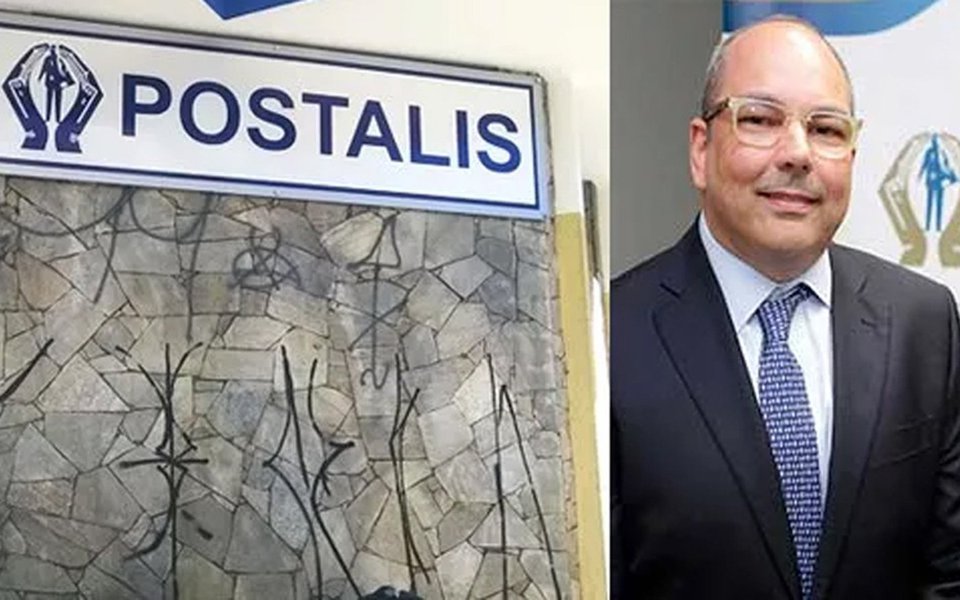 Presidente do fundo de pensão dos Correios (Postalis), André Motta, entregou o cargo alegando razões pessoais para a sua saída, que já vinha sendo negociada há cerca de três meses; Motta, que é ligado ao PMDB, assumiu a presidência do fundo de pensão em julho do ano passado; Postalis não informou se já há um substituto definido para o cargo (Foto: Paulo Emílio) Presidente do fundo de pensão dos Correios (Postalis), André Motta, entregou o cargo alegando razões pessoais para a sua saída, que já vinha sendo negociada há cerca de três meses; Motta, que é ligado ao PMDB, assumiu a presidência do fundo de pensão em julho do ano passado; Postalis não informou se já há um substituto definido para o cargo