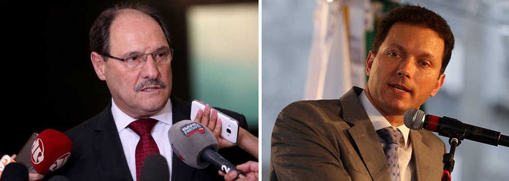 Uma estranha aritmética contraria as leis gerais da matemática. O governador Sartori e o prefeito Marchezan Júnior alegam indisponibilidade de recursos financeiros para pagar em dia, sem parcelar, o salário dos servidores públicos estaduais e municipais. Afinal, falta dinheiro de verdade ou isso é apenas um discurso repetido como mantra para justificar o projeto político de ambos, que consiste em destruir as carreiras do funcionalismo para privatizar os serviços públicos e eliminar as conquistas de cidadania? (Foto: Jeferson Miola) Uma estranha aritmética contraria as leis gerais da matemática. O governador Sartori e o prefeito Marchezan Júnior alegam indisponibilidade de recursos financeiros para pagar em dia, sem parcelar, o salário dos servidores públicos estaduais e municipais. Afinal, falta dinheiro de verdade ou isso é apenas um discurso repetido como mantra para justificar o projeto político de ambos, que consiste em destruir as carreiras do funcionalismo para privatizar os serviços públicos e eliminar as conquistas de cidadania?