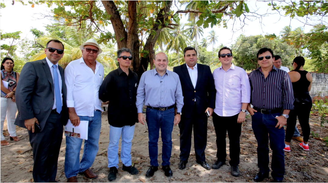 O prefeito Roberto Cláudio (PDT) assinou nesta segunda (9) a ordem de serviço para início das obras de construção do parque urbano que integra a Operação Urbana Consorciada (OUC) do Sítio Tunga, no bairro Luciano Cavalcante. A iniciativa possibilitará a criação do denominado Parque da Longevidade, voltada para idosos, e a construção de importantes vias de acesso à região (Foto: Rodrigo Rocha) O prefeito Roberto Cláudio (PDT) assinou nesta segunda (9) a ordem de serviço para início das obras de construção do parque urbano que integra a Operação Urbana Consorciada (OUC) do Sítio Tunga, no bairro Luciano Cavalcante. A iniciativa possibilitará a criação do denominado Parque da Longevidade, voltada para idosos, e a construção de importantes vias de acesso à região