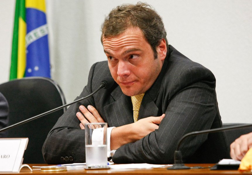 "A delação do doleiro Lúcio Bolonha Funaro deveria motivar o debate sério sobre a validade do processo de impeachment de Dilma Rousseff. Um debate estritamente jurídico, não político, para anular a votação que abriu caminho para a cassação de Dilma", escreve Joaquim de Carvalho no Diário do Centro do Mundo; ele reflete sobre o fato de Lúcio Funaro ter contado em delação premiada que entregou a dinheiro ao ex-deputado Eduardo Cunha para comprar votos de deputados às vésperas do impeachment da votação da abertura do impeachment (Foto: Romulo Faro) "A delação do doleiro Lúcio Bolonha Funaro deveria motivar o debate sério sobre a validade do processo de impeachment de Dilma Rousseff. Um debate estritamente jurídico, não político, para anular a votação que abriu caminho para a cassação de Dilma", escreve Joaquim de Carvalho no Diário do Centro do Mundo; ele reflete sobre o fato de Lúcio Funaro ter contado em delação premiada que entregou a dinheiro ao ex-deputado Eduardo Cunha para comprar votos de deputados às vésperas do impeachment da votação da abertura do impeachment