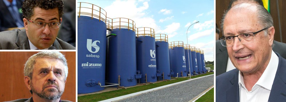 "Pode uma empresa avaliada em R$ 24 bilhões, fundada há 44 anos, com faturamento de R$ 12 bilhões, lucro líquido de R$ 3 bilhões e investimentos anuais de R$ 2,7 bilhões passar a ser controlada por uma companhia de papel, sem marca, know how e capital inicial de valor incerto?", questionam os deputados estaduais Alencar Santana Braga, líder do PT na Assembleia Legislativa de São Paulo, e José Américo Dias, em artigo sobre o projeto do governador Geraldo Alckmin de privatização da Sabesp, que deve ser votado na próxima semana; "Tem muito enxofre nesta fórmula e um forte rastro de contaminação eleitoral. Quer o governador usar a boa reputação da SABESP para fazer obras eleitoreiras para a campanha de candidato a Presidente da República?", indagam ainda; leia a íntegra (Foto: Gisele Federicce) "Pode uma empresa avaliada em R$ 24 bilhões, fundada há 44 anos, com faturamento de R$ 12 bilhões, lucro líquido de R$ 3 bilhões e investimentos anuais de R$ 2,7 bilhões passar a ser controlada por uma companhia de papel, sem marca, know how e capital inicial de valor incerto?", questionam os deputados estaduais Alencar Santana Braga, líder do PT na Assembleia Legislativa de São Paulo, e José Américo Dias, em artigo sobre o projeto do governador Geraldo Alckmin de privatização da Sabesp, que deve ser votado na próxima semana; "Tem muito enxofre nesta fórmula e um forte rastro de contaminação eleitoral. Quer o governador usar a boa reputação da SABESP para fazer obras eleitoreiras para a campanha de candidato a Presidente da República?", indagam ainda; leia a íntegra