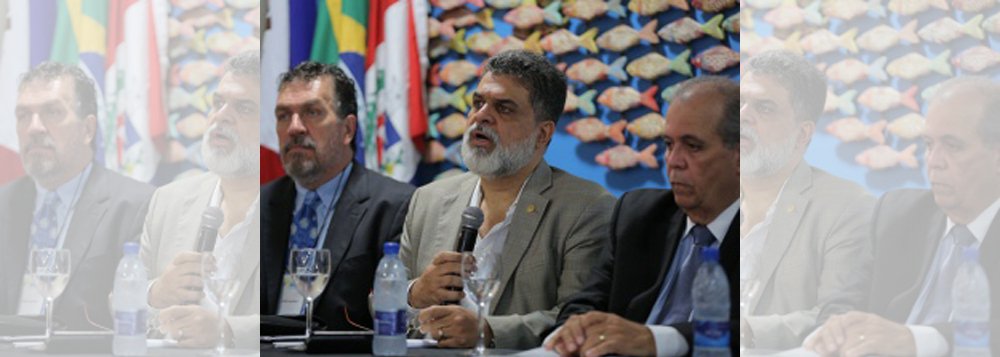 Fórum nacional realizado em Alagoas, com magistrados de todo o Brasil, sugere mudanças nas medidas socioeducativas aplicadas a menores infratores; uma delas é a formação de um cadastro nacional com um banco de dados sobre os jovens que cumprem ou já cumpriram penas; juízes elaboraram a "Carta de Maceió", que traz as medidas consideradas importantes por eles, e será entregue ao Conselho Nacional de Justiça (CNJ) (Foto: Voney Malta) Fórum nacional realizado em Alagoas, com magistrados de todo o Brasil, sugere mudanças nas medidas socioeducativas aplicadas a menores infratores; uma delas é a formação de um cadastro nacional com um banco de dados sobre os jovens que cumprem ou já cumpriram penas; juízes elaboraram a "Carta de Maceió", que traz as medidas consideradas importantes por eles, e será entregue ao Conselho Nacional de Justiça (CNJ)