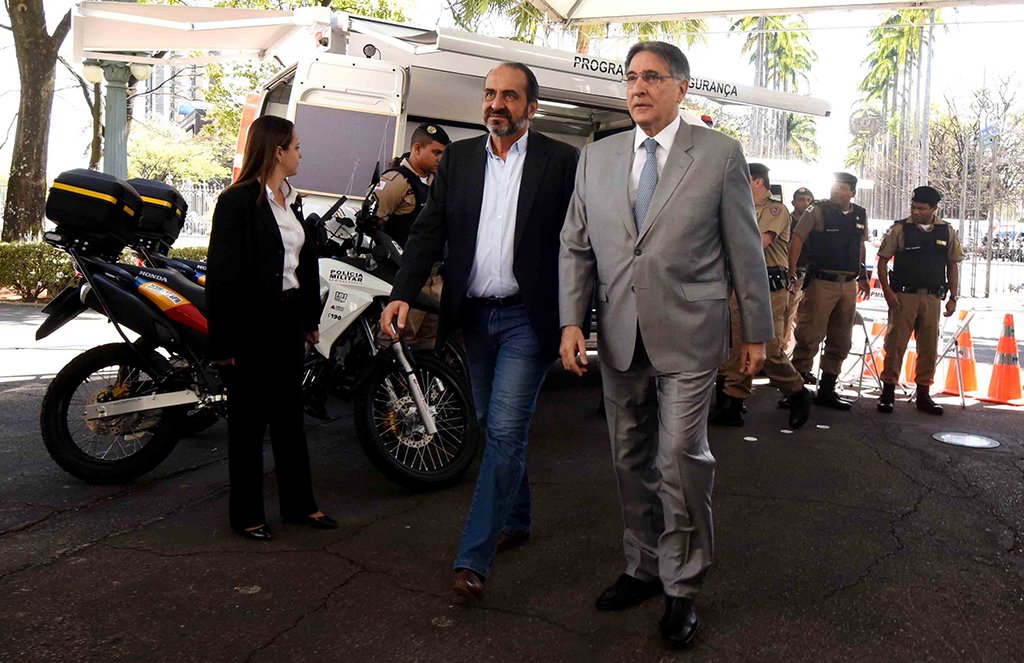 Governador Fernando pimentel entrega bases móveis, programa mais segurança. 28-08-2017- Palácio da Liberdade (Foto: Leonardo Lucena) Governador Fernando pimentel entrega bases móveis, programa mais segurança. 28-08-2017- Palácio da Liberdade