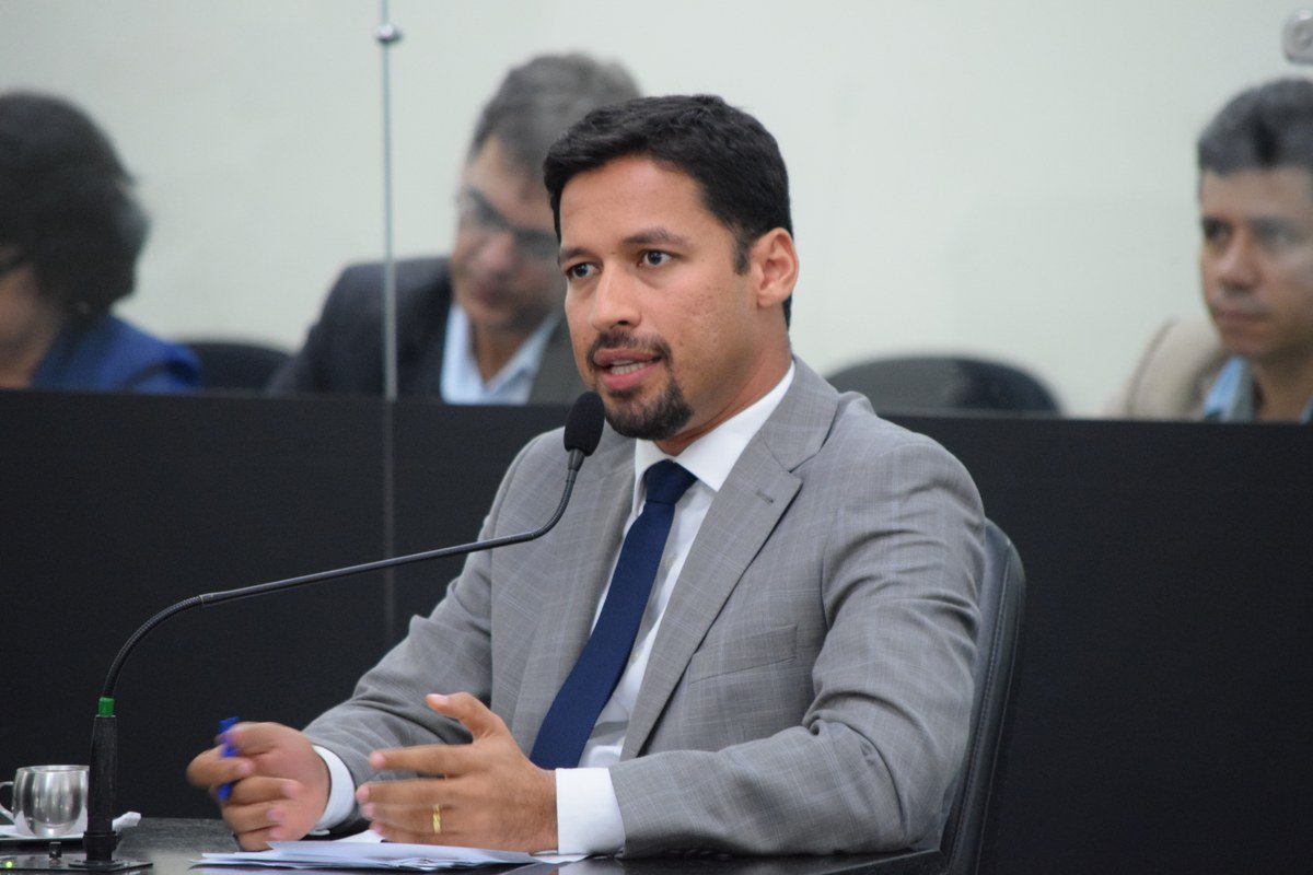 Principal jovem liderança do PSDB em Alagoas, o deputado estadual Rodrigo Cunha já avisou que está incomodado com a atuação do partido nacionalmente, caso do apoio ao presidente Temer, além dos escândalos relativos ao senador Aécio Neves; enquanto isso, alguns integrantes do seu grupo político começam a deixar o partido (Foto: Voney Malta) Principal jovem liderança do PSDB em Alagoas, o deputado estadual Rodrigo Cunha já avisou que está incomodado com a atuação do partido nacionalmente, caso do apoio ao presidente Temer, além dos escândalos relativos ao senador Aécio Neves; enquanto isso, alguns integrantes do seu grupo político começam a deixar o partido