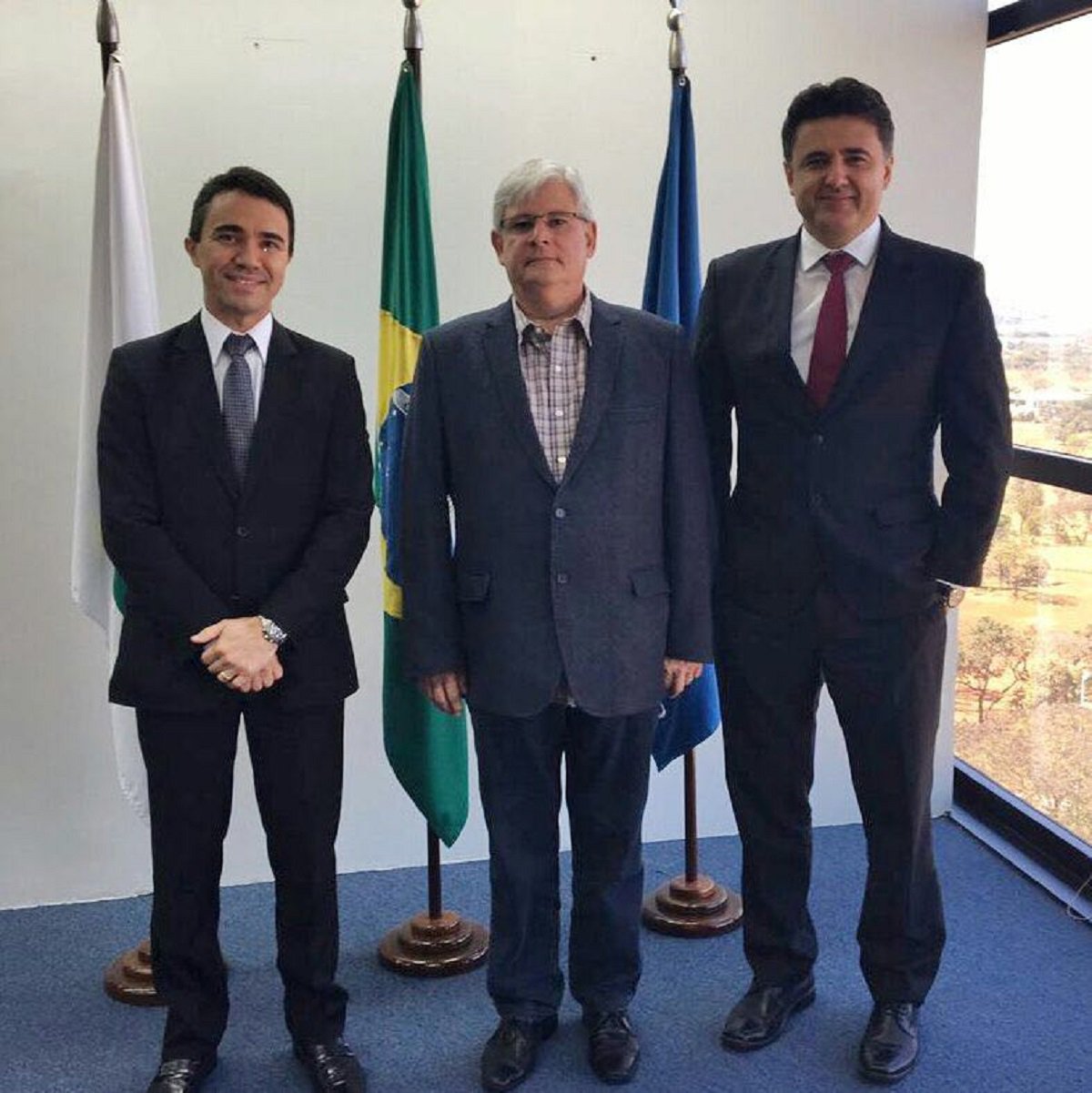 O procurador-geral de Justiça, Plácido Rios, e o diretor da Escola Superior do Ministério Público (ESMP), Manuel Pinheiro, reuniram-se com o procurador-geral da República, Rodrigo Janot, na manhã desta sexta-feira (04/08), em Brasília, com o objetivo de estreitar parceria entre o Grupo Nacional de Combate às Organizações Criminosas (GNCOC), com o Ministério Público Federal (Foto: Fatima 247) O procurador-geral de Justiça, Plácido Rios, e o diretor da Escola Superior do Ministério Público (ESMP), Manuel Pinheiro, reuniram-se com o procurador-geral da República, Rodrigo Janot, na manhã desta sexta-feira (04/08), em Brasília, com o objetivo de estreitar parceria entre o Grupo Nacional de Combate às Organizações Criminosas (GNCOC), com o Ministério Público Federal