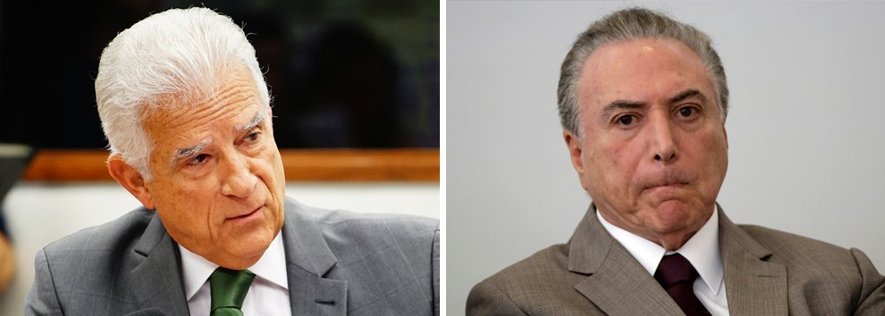 O deputado Rubens Bueno (PPS-PR), um dos mandachuvas dos “limpinhos” do PPS, em artigo especial, denuncia a barganha ocorre a céu aberto, com a exigência de cargos no governo, liberação de emendas e outras facilidades para deputados em troca do voto favorável a Temer e aos ministros da Casa Civil, Eliseu Padilha, e da Secretaria-Geral da Presidência, Moreira Franco; "O que está em jogo não é apenas o futuro do presidente Michel Temer, mas o preço que o país vai pagar pela sua salvação", diz Bueno (Foto: Aquiles Lins) O deputado Rubens Bueno (PPS-PR), um dos mandachuvas dos “limpinhos” do PPS, em artigo especial, denuncia a barganha ocorre a céu aberto, com a exigência de cargos no governo, liberação de emendas e outras facilidades para deputados em troca do voto favorável a Temer e aos ministros da Casa Civil, Eliseu Padilha, e da Secretaria-Geral da Presidência, Moreira Franco; "O que está em jogo não é apenas o futuro do presidente Michel Temer, mas o preço que o país vai pagar pela sua salvação", diz Bueno