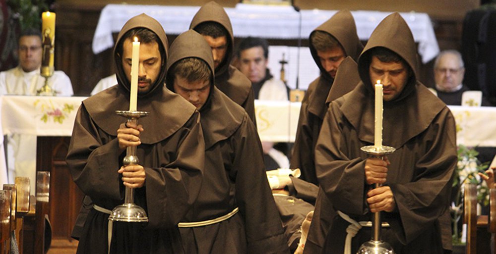 Depois de bispos e arcebispos de vários estados brasileiros convocarem os seguidores do catolicismo a participar da greve geral, agora a Conferência Franciscana também se posicionou, convocando os fieis a se manifestarem nesta sexta-feira contrários às reformas de Michel Temer; "Convocamos os cristãos e pessoas de boa vontade, particularmente nossas comunidades, a se mobilizarem ao redor da atual Reforma da Previdência, a fim de buscar o melhor para o nosso povo, principalmente os mais fragilizados", diz divulgado pelos franciscanos (Foto: Aquiles Lins) Depois de bispos e arcebispos de vários estados brasileiros convocarem os seguidores do catolicismo a participar da greve geral, agora a Conferência Franciscana também se posicionou, convocando os fieis a se manifestarem nesta sexta-feira contrários às reformas de Michel Temer; "Convocamos os cristãos e pessoas de boa vontade, particularmente nossas comunidades, a se mobilizarem ao redor da atual Reforma da Previdência, a fim de buscar o melhor para o nosso povo, principalmente os mais fragilizados", diz divulgado pelos franciscanos