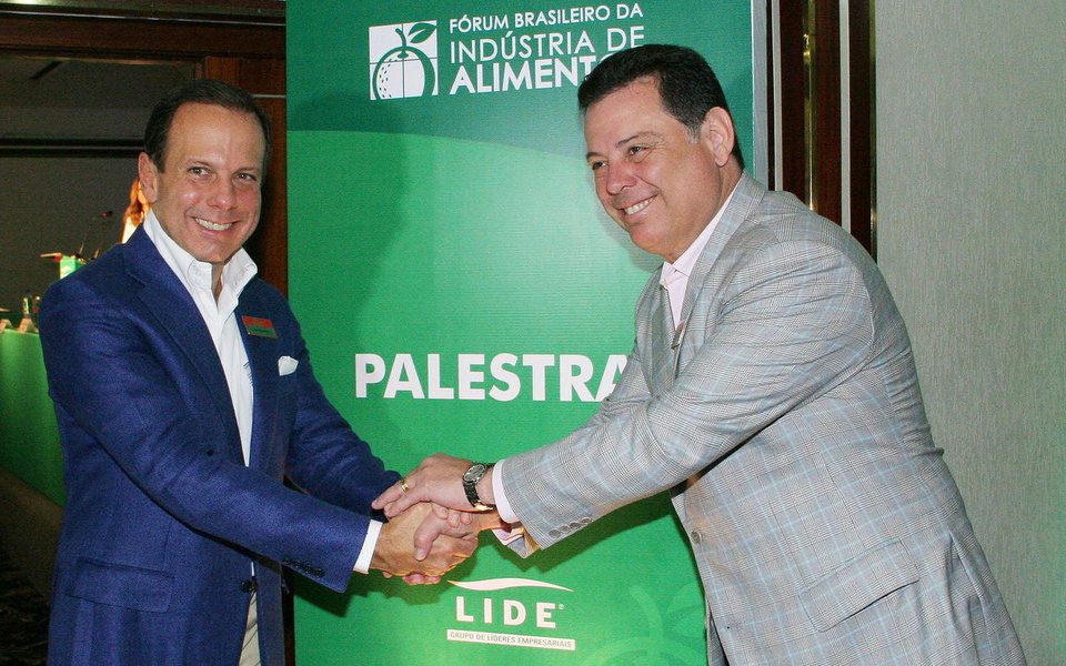 O prefeito de São Paulo, João Doria, afirmou que apoia governador de Goiás, Marconi Perillo, para presidir o PSDB; "Apoio total a Marconi Perillo para presidir o PSDB. Sem ferimentos a ninguém", disse Doria; o presidente interino da legenda, senador Tasso Jereissati (CE), é pressionado pelo grupo do senador Aécio Neves (MG), presidente licenciado, a deixar o comando da sigla (Foto: Leonardo Lucena) O prefeito de São Paulo, João Doria, afirmou que apoia governador de Goiás, Marconi Perillo, para presidir o PSDB; "Apoio total a Marconi Perillo para presidir o PSDB. Sem ferimentos a ninguém", disse Doria; o presidente interino da legenda, senador Tasso Jereissati (CE), é pressionado pelo grupo do senador Aécio Neves (MG), presidente licenciado, a deixar o comando da sigla