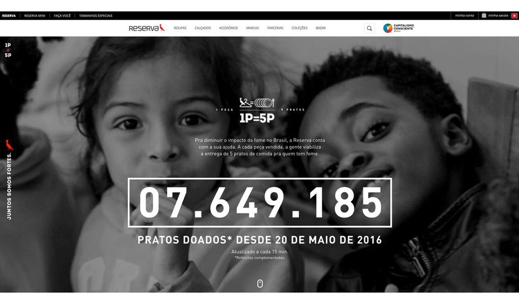 Reserva participa do Black Friday dobrando as doações de pratos de comida, ou seja, em vez de 1P5P será 1P10P (na compra de 1 peça será doado 10 pratos) e dará descontos de até 70% em mais de 200 peças da marca, que manterá até dia 26 de novembro a campanha que visa dialogar sobre um consumo consciente; a princípio o CEO do Grupo Reserva afirmou que pensaram em desistir de participar do Black Friday, mas decidiram que seria melhor realizar um pacto pela mudança: em vez de lucro, vamos matar a fome. “Nós teremos Black Friday, mas pelo argumento correto: vamos matar a fome, mas de comida. Ao invés do maior lucro, a menor fome”, finaliza Meisler (Foto: Leonardo Lucena) Reserva participa do Black Friday dobrando as doações de pratos de comida, ou seja, em vez de 1P5P será 1P10P (na compra de 1 peça será doado 10 pratos) e dará descontos de até 70% em mais de 200 peças da marca, que manterá até dia 26 de novembro a campanha que visa dialogar sobre um consumo consciente; a princípio o CEO do Grupo Reserva afirmou que pensaram em desistir de participar do Black Friday, mas decidiram que seria melhor realizar um pacto pela mudança: em vez de lucro, vamos matar a fome. “Nós teremos Black Friday, mas pelo argumento correto: vamos matar a fome, mas de comida. Ao invés do maior lucro, a menor fome”, finaliza Meisler