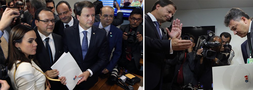 Ordem dos Advogados do Brasil (OAB) protocolou pedido de abertura de processo de impeachment contra o presidente Michel Temer por entender que ele se omitiu diante de crimes relatados pelo empresário Joesley Batista numa conversa que tivera e que quebrou o decoro do cargo ao reunir-se com um investigado tarde da noite e fora da agenda; pedido foi assinado por 25 das 27 seccionais da entidade; "Ao se omitir de prestar informações, as quais chegaram a seu conhecimento pelo cargo que exercia, o excelentíssimo senhor presidente da República Federativa do Brasil teria incidido em ato ilegal, vez que, como servidor público, exigi-se-lhe conduta condizente com os princípios que regem a administração", diz a OAB (Foto: Paulo Emílio) Ordem dos Advogados do Brasil (OAB) protocolou pedido de abertura de processo de impeachment contra o presidente Michel Temer por entender que ele se omitiu diante de crimes relatados pelo empresário Joesley Batista numa conversa que tivera e que quebrou o decoro do cargo ao reunir-se com um investigado tarde da noite e fora da agenda; pedido foi assinado por 25 das 27 seccionais da entidade; "Ao se omitir de prestar informações, as quais chegaram a seu conhecimento pelo cargo que exercia, o excelentíssimo senhor presidente da República Federativa do Brasil teria incidido em ato ilegal, vez que, como servidor público, exigi-se-lhe conduta condizente com os princípios que regem a administração", diz a OAB