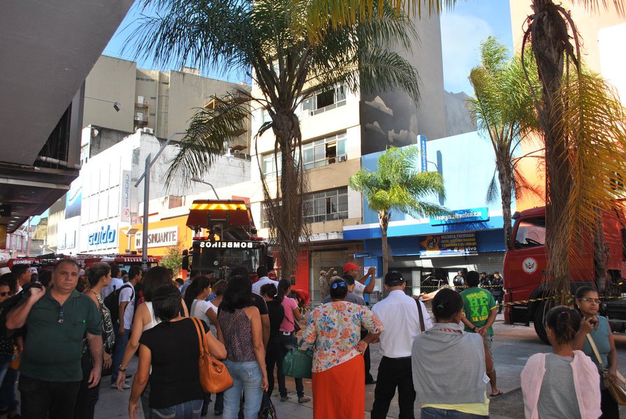 Pesquisa de Endividamento e Inadimplência do Consumidor (PEIC) realizada pelo Instituto Fecomércio de Estudos, Pesquisas e Desenvolvimento do Estado de Alagoas, aponta que o mês de maio registrou o mais alto nível de endividamento das famílias de Maceió desde janeiro de 2016; levantamento diz que 73,2% da população economicamente ativa da capital está endividada; destes, 38,2% estão com as dívidas em atraso e 23,6% estão inadimplentes, percentuais que figuram entre os mais altos dos últimos cinco anos (Foto: Voney Malta) Pesquisa de Endividamento e Inadimplência do Consumidor (PEIC) realizada pelo Instituto Fecomércio de Estudos, Pesquisas e Desenvolvimento do Estado de Alagoas, aponta que o mês de maio registrou o mais alto nível de endividamento das famílias de Maceió desde janeiro de 2016; levantamento diz que 73,2% da população economicamente ativa da capital está endividada; destes, 38,2% estão com as dívidas em atraso e 23,6% estão inadimplentes, percentuais que figuram entre os mais altos dos últimos cinco anos
